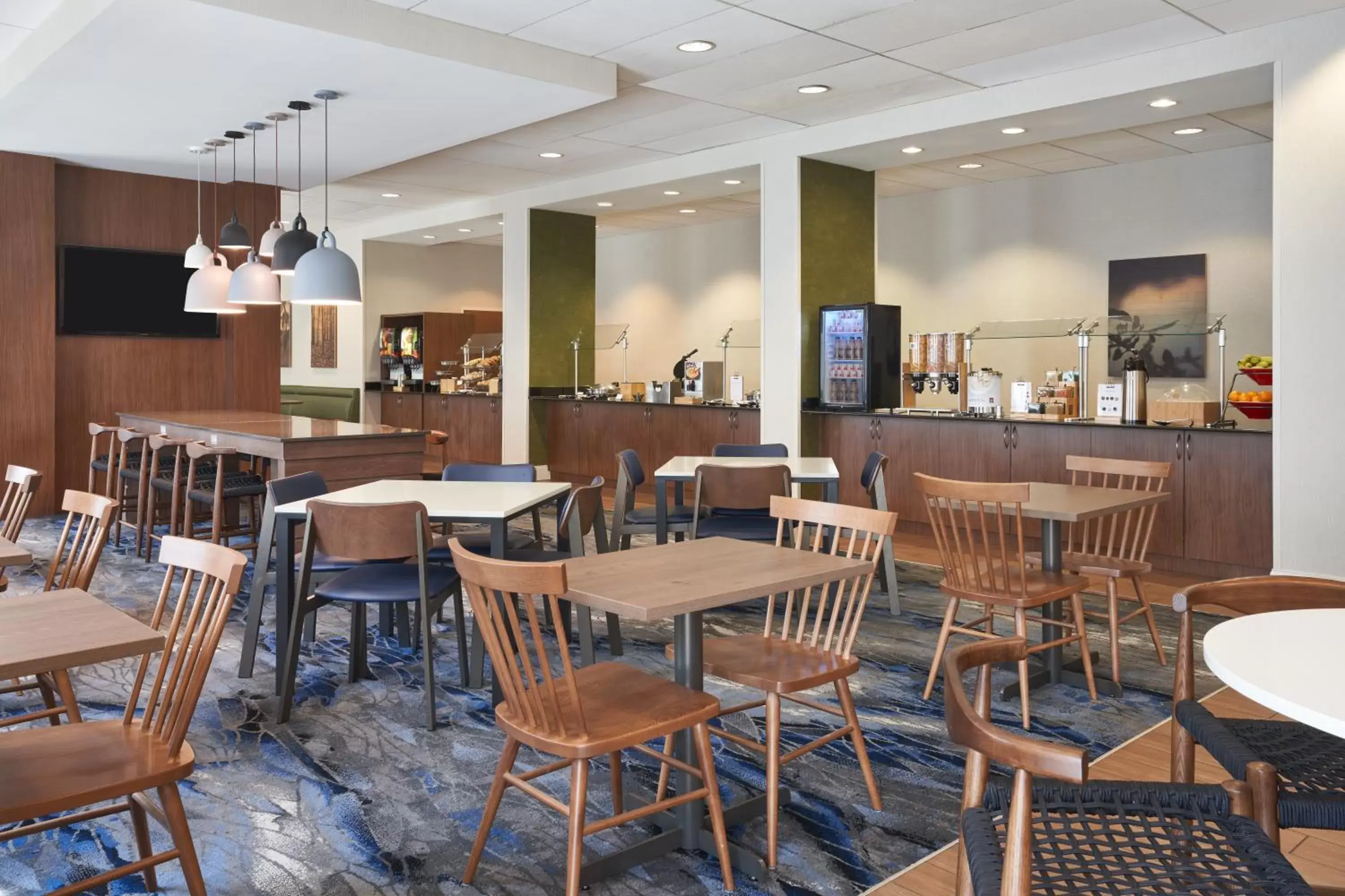 Seating area, Restaurant/Places to Eat in Fairfield Inn & Suites by Marriott Orlando International Drive/Convention Center
