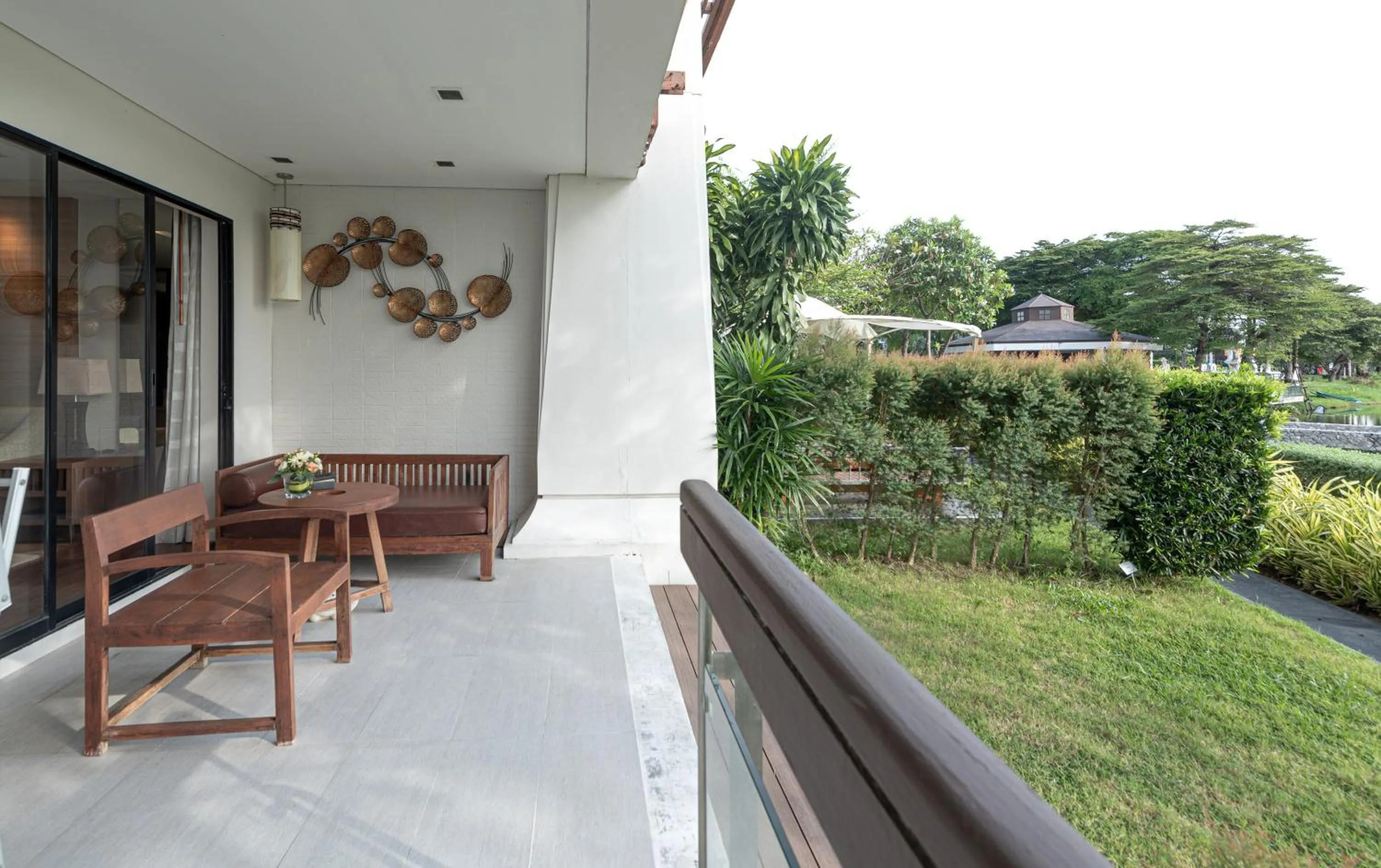 Balcony/Terrace in Summit Windmill Golf Suite Hotel at Suvarnabhumi