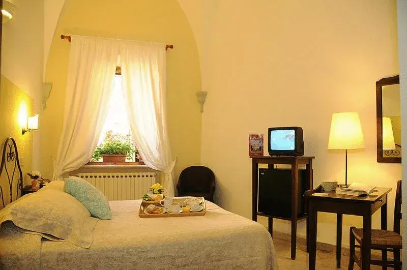 Bed in Albergo Duomo Bed in Albergo Duomo