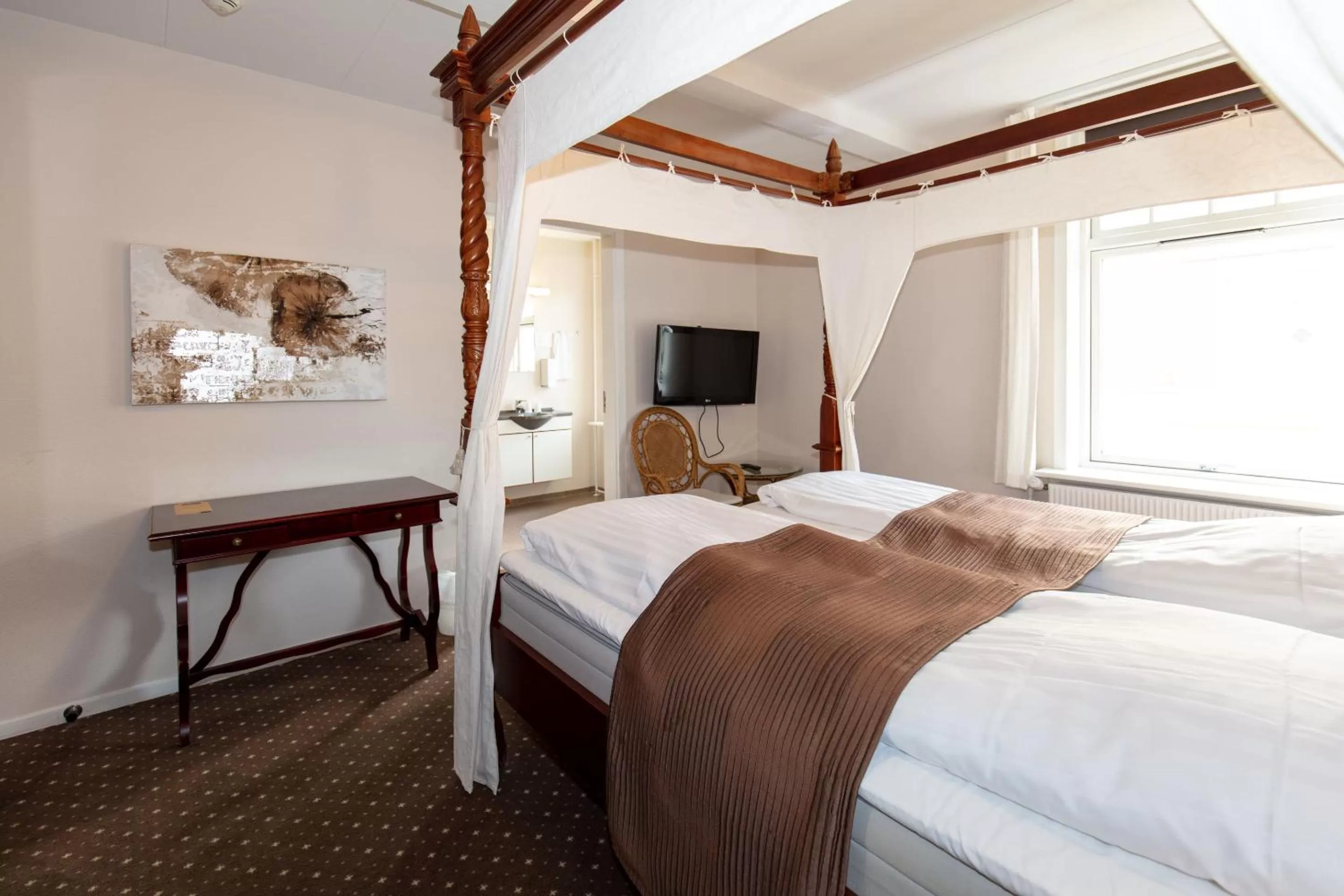 Bed in Foldens Hotel