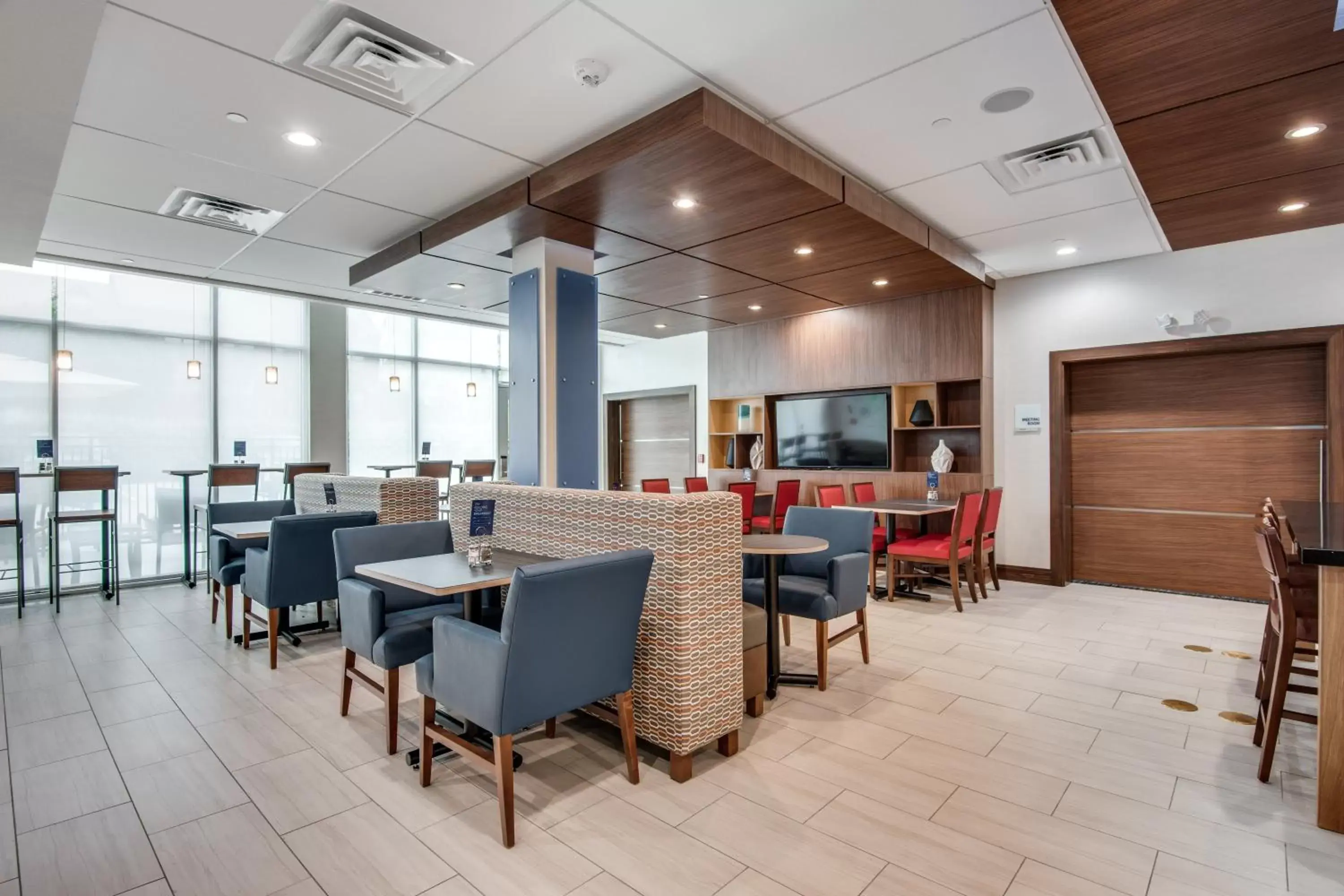 Breakfast, Restaurant/Places to Eat in Holiday Inn Express & Suites Dallas North - Addison, an IHG Hotel