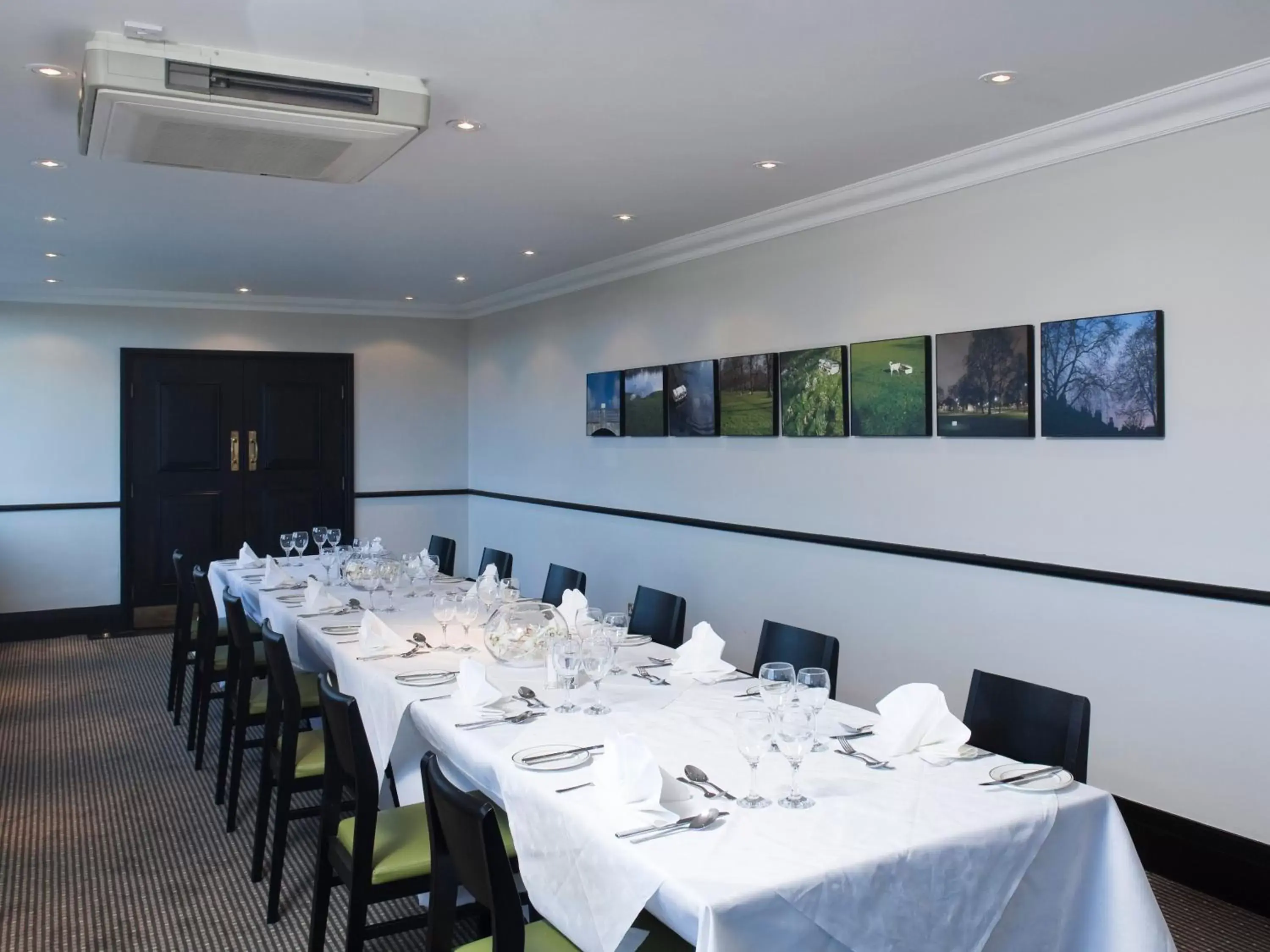 Meeting/conference room, Restaurant/Places to Eat in Holiday Inn Chester South, an IHG Hotel