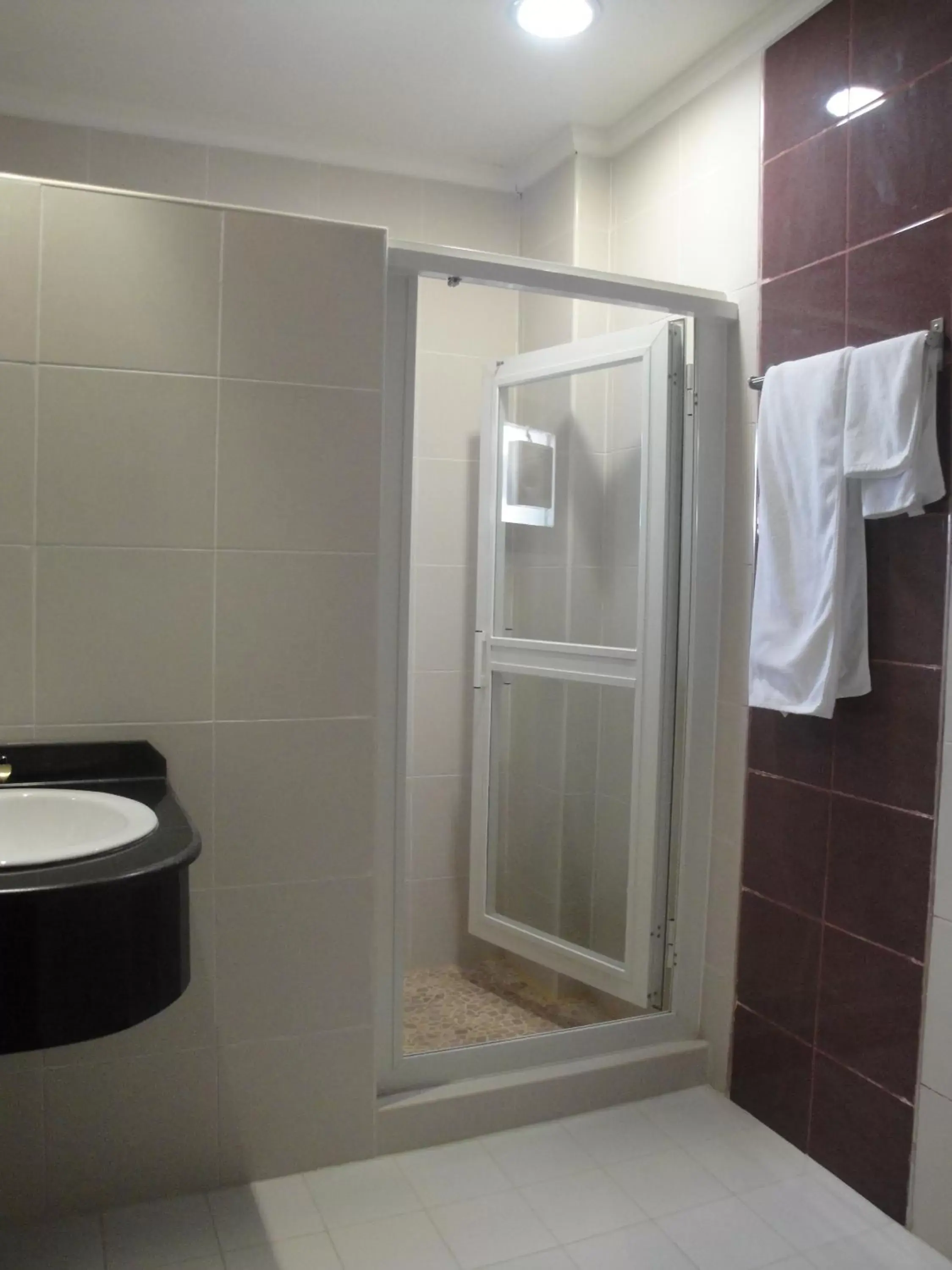 Bathroom in Marina Royal Hotel Suites