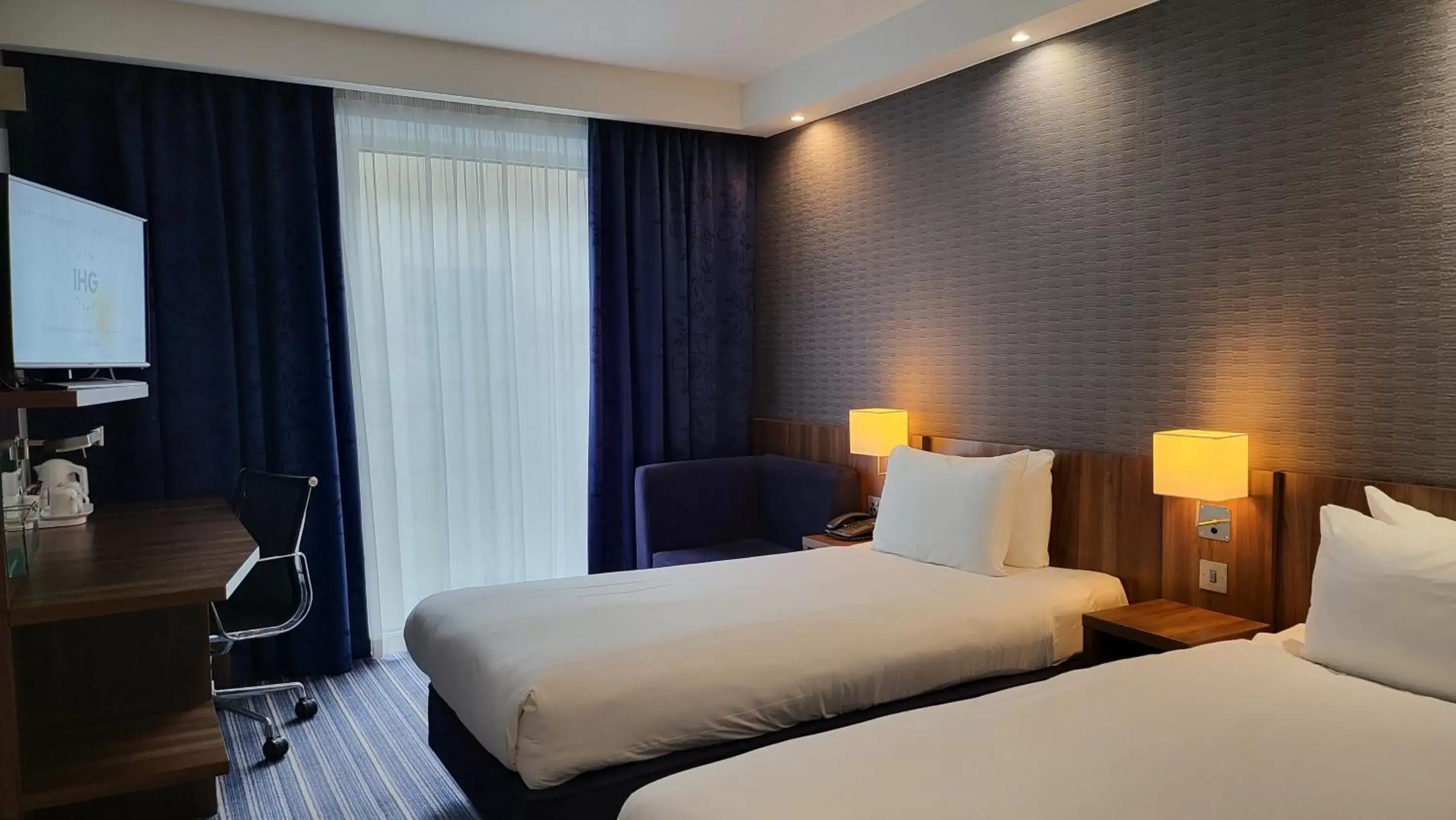 Photo of the whole room, Bed in Holiday Inn Express Manchester City Centre, an IHG Hotel