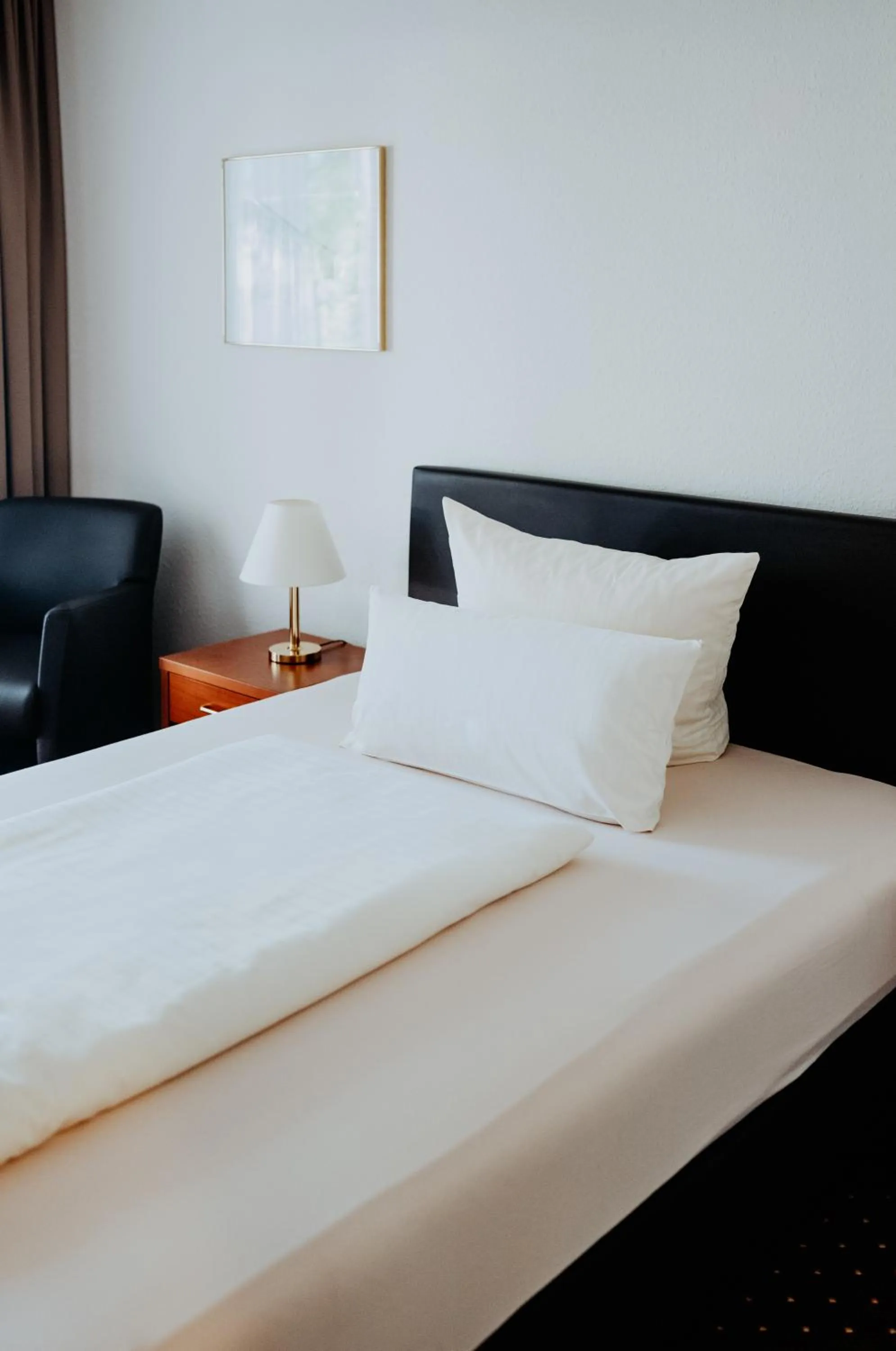 Photo of the whole room, Bed in Kaiserhof Victoria