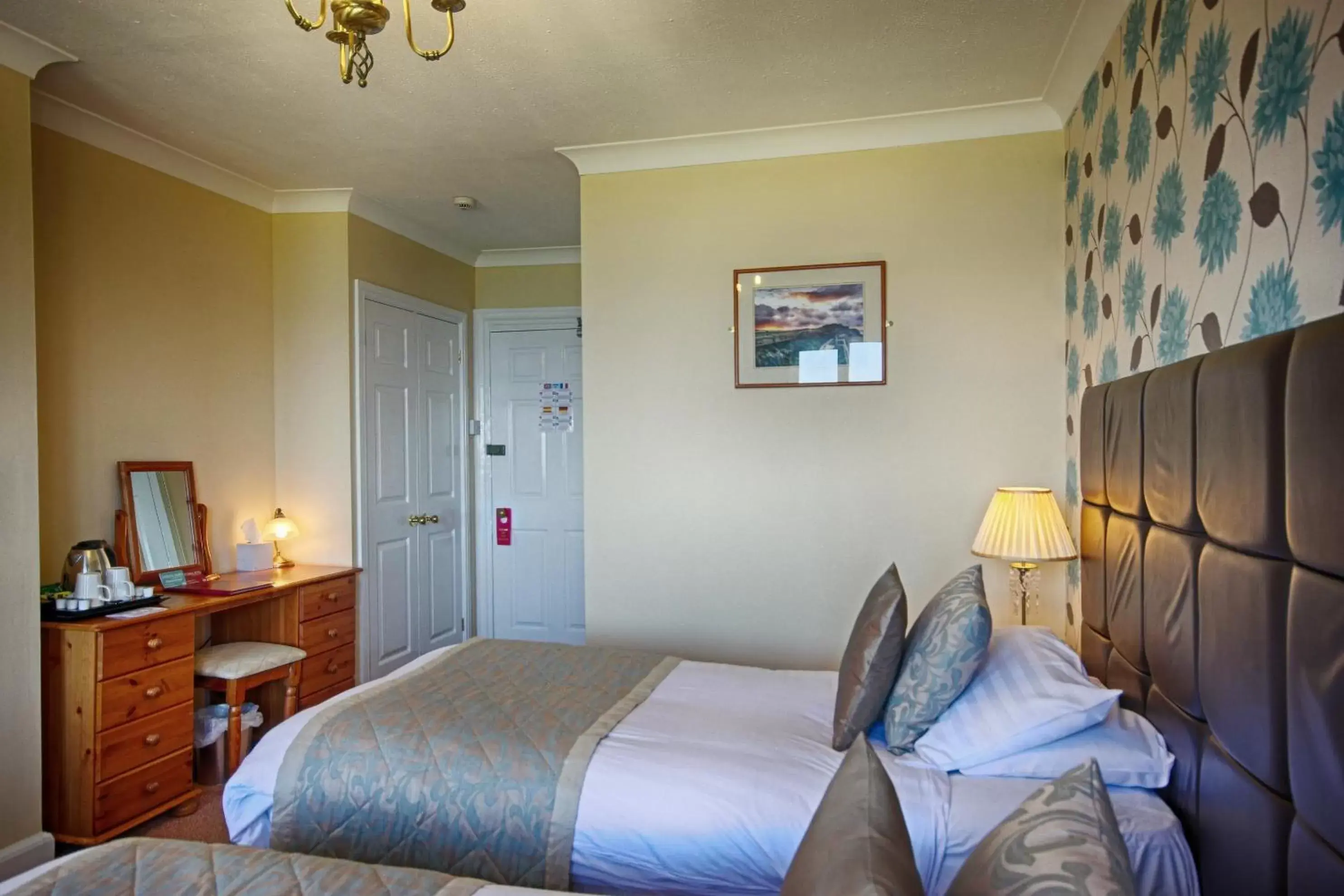 Cozy Double / Twin Room in Cliftonville Hotel