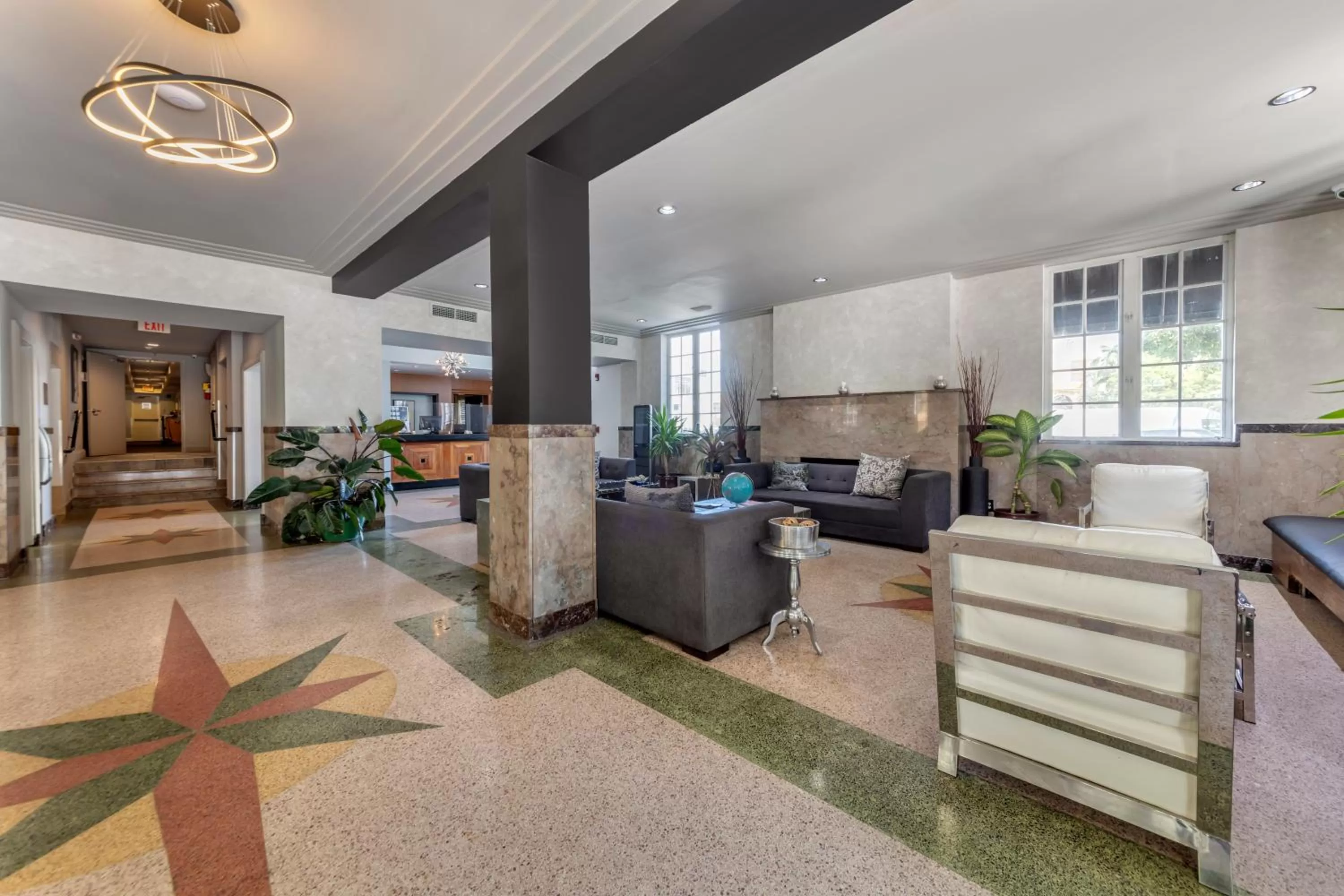 Lobby or reception, Lobby/Reception in La Flora by LuxUrban