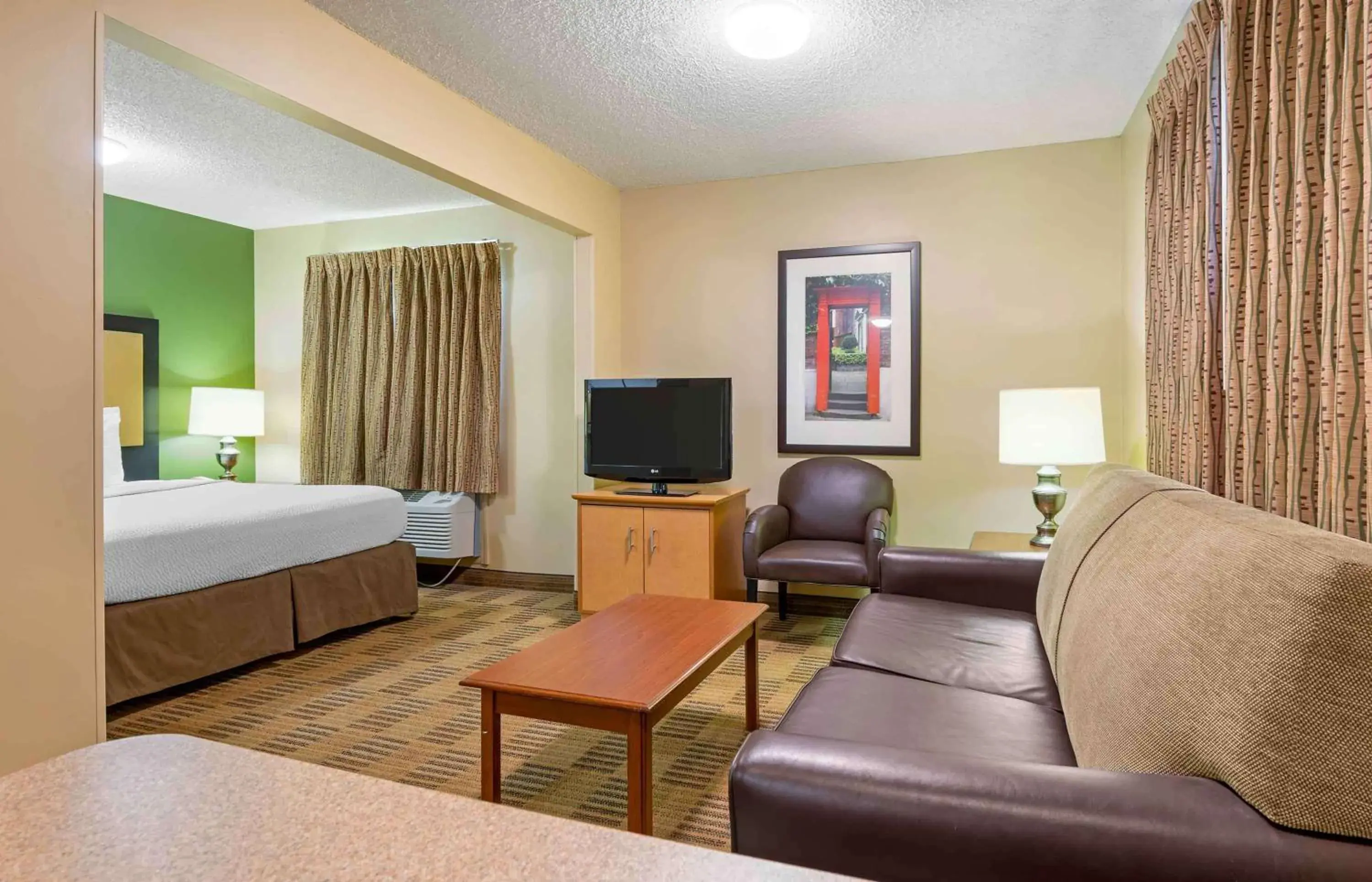 Bedroom in Extended Stay America Suites - Cincinnati - Blue Ash - Reagan Hwy