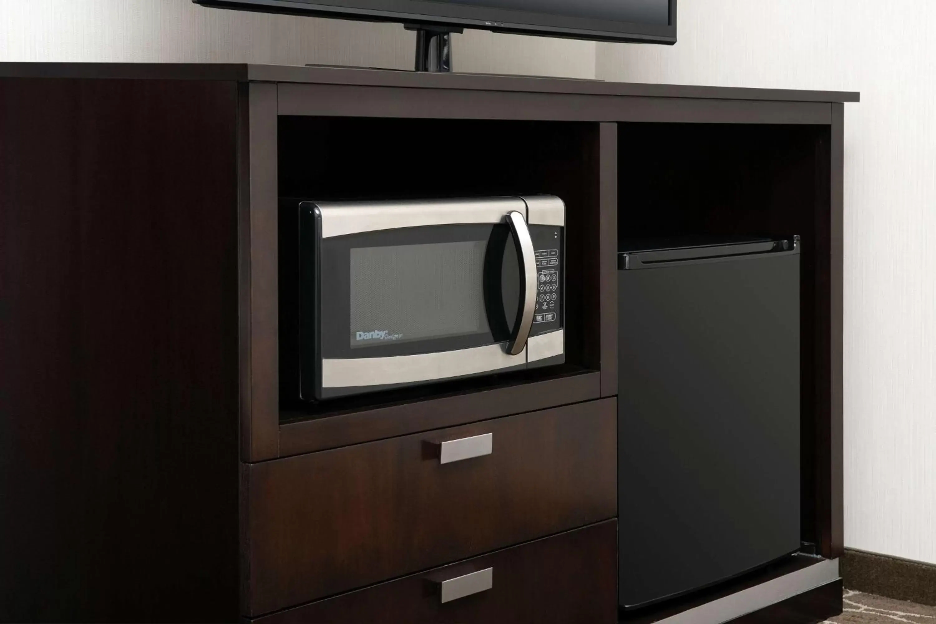 Bedroom in Hampton Inn and Suites Washington DC North/Gaithersburg Bedroom in Hampton Inn and Suites Washington DC North/Gaithersburg