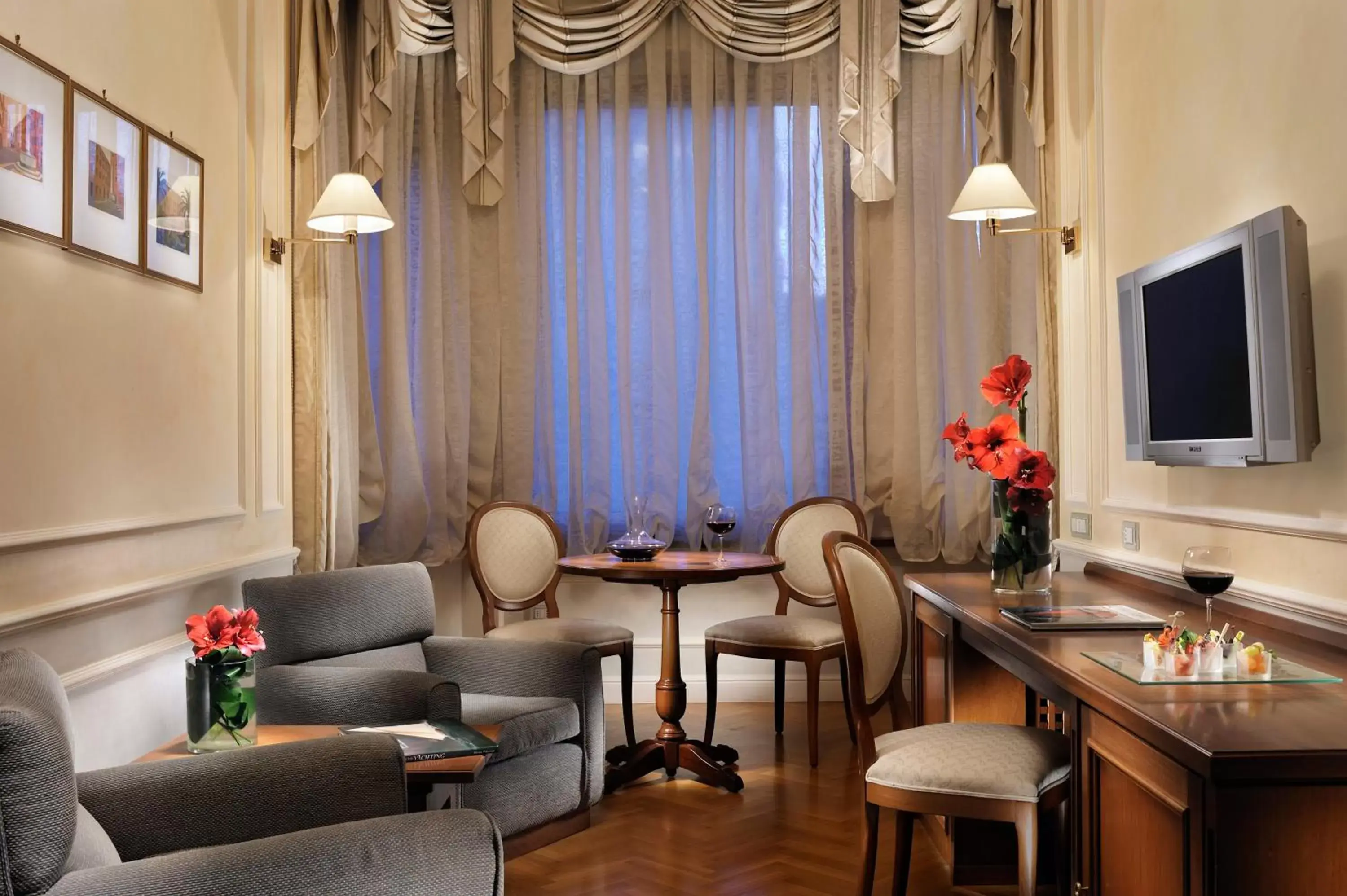 Seating area, Lounge/Bar in Royal Hotel Sanremo