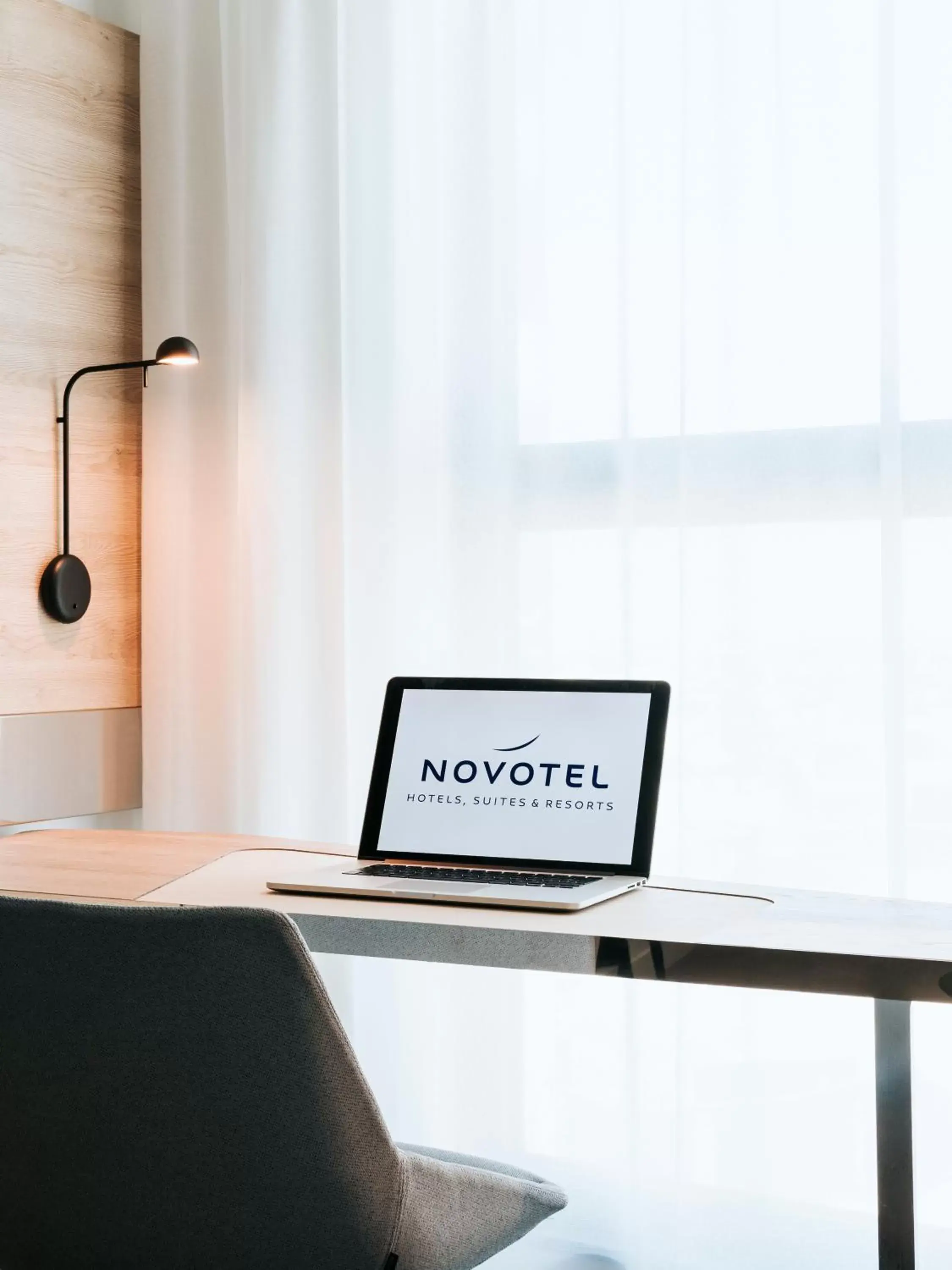 Staff in Novotel Angers Centre Gare