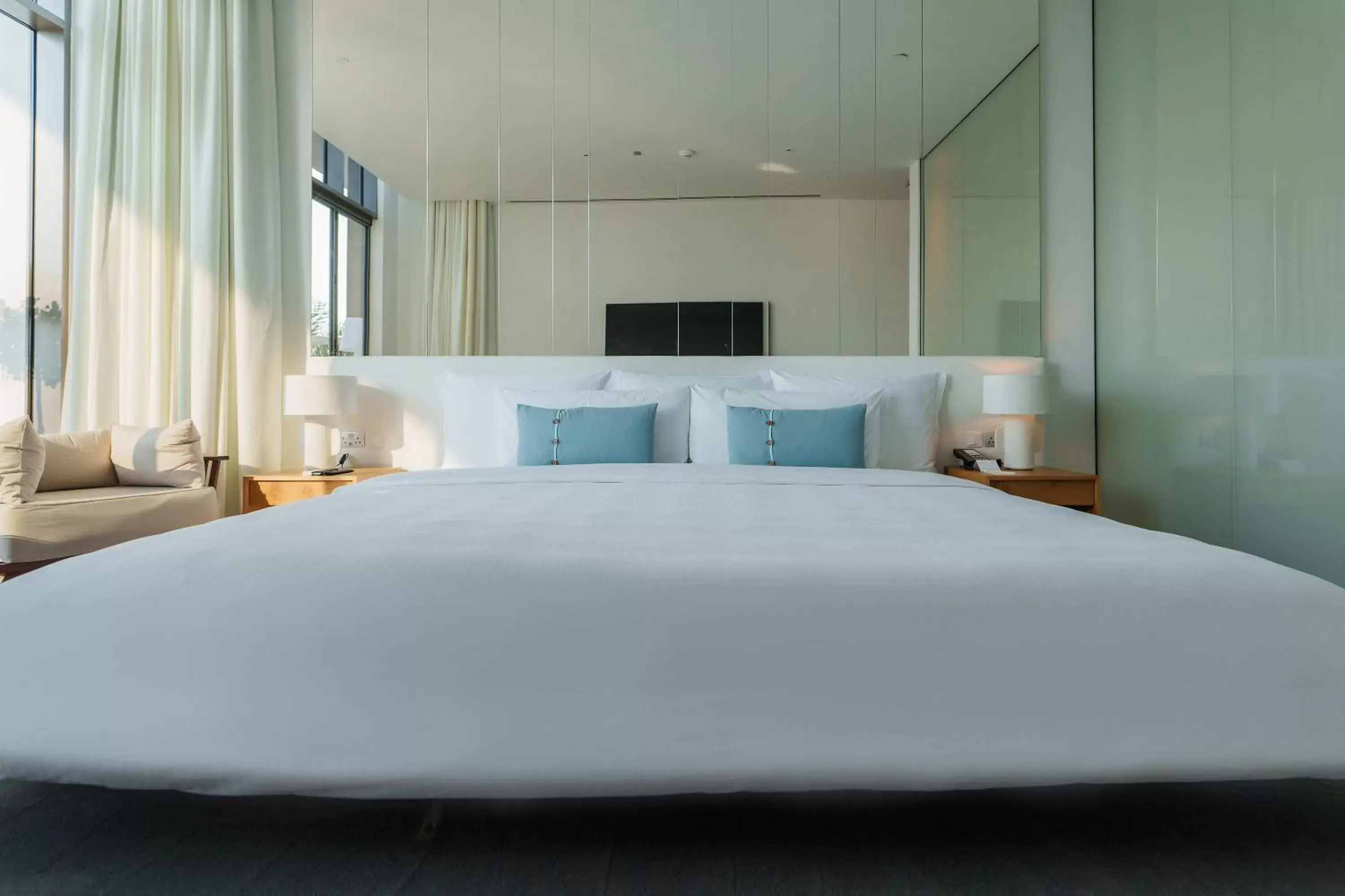 Bedroom, Bed in Nikki Beach Resort & Spa Dubai