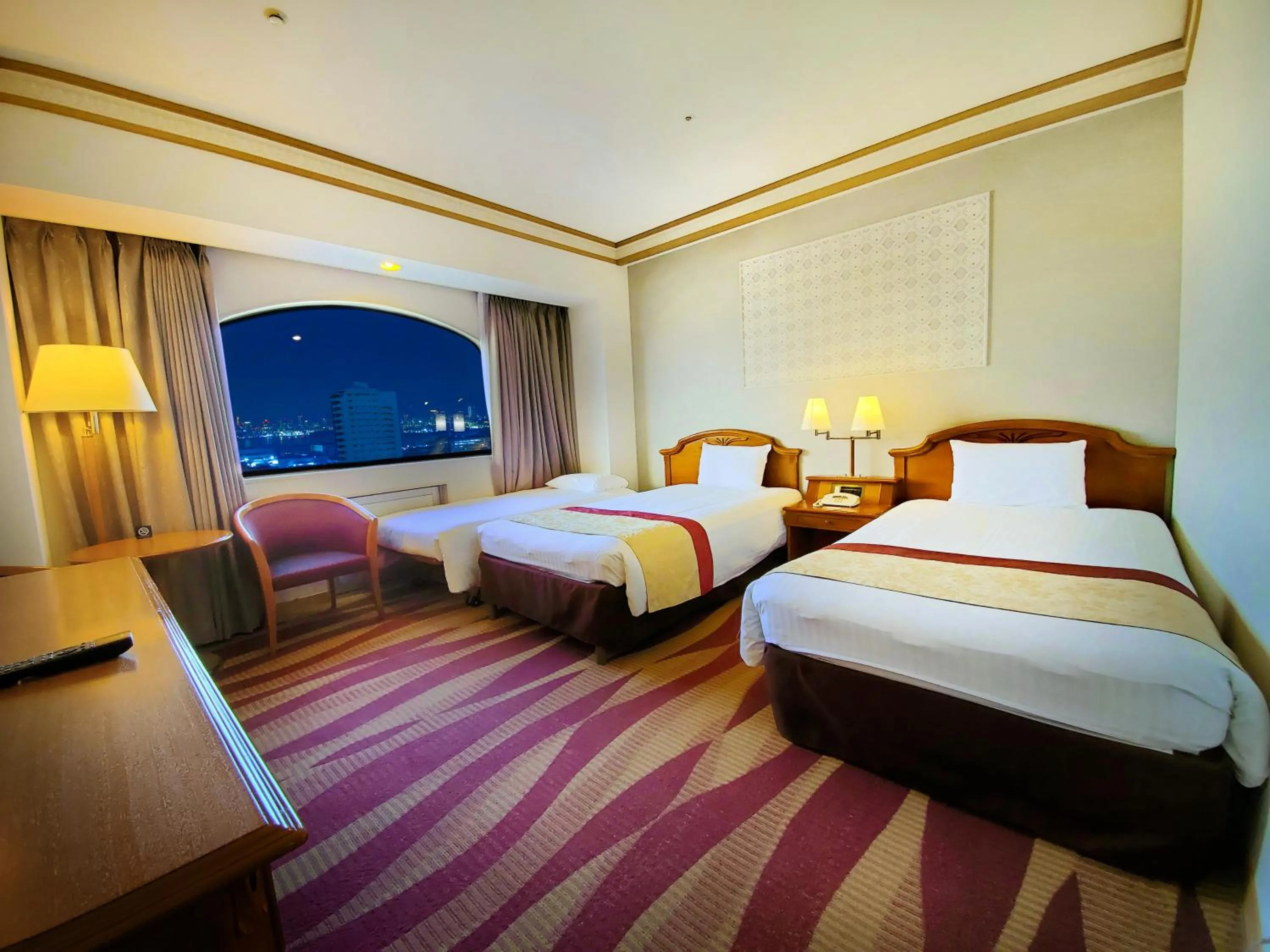 Photo of the whole room, Bed in Hotel Plaza Kobe