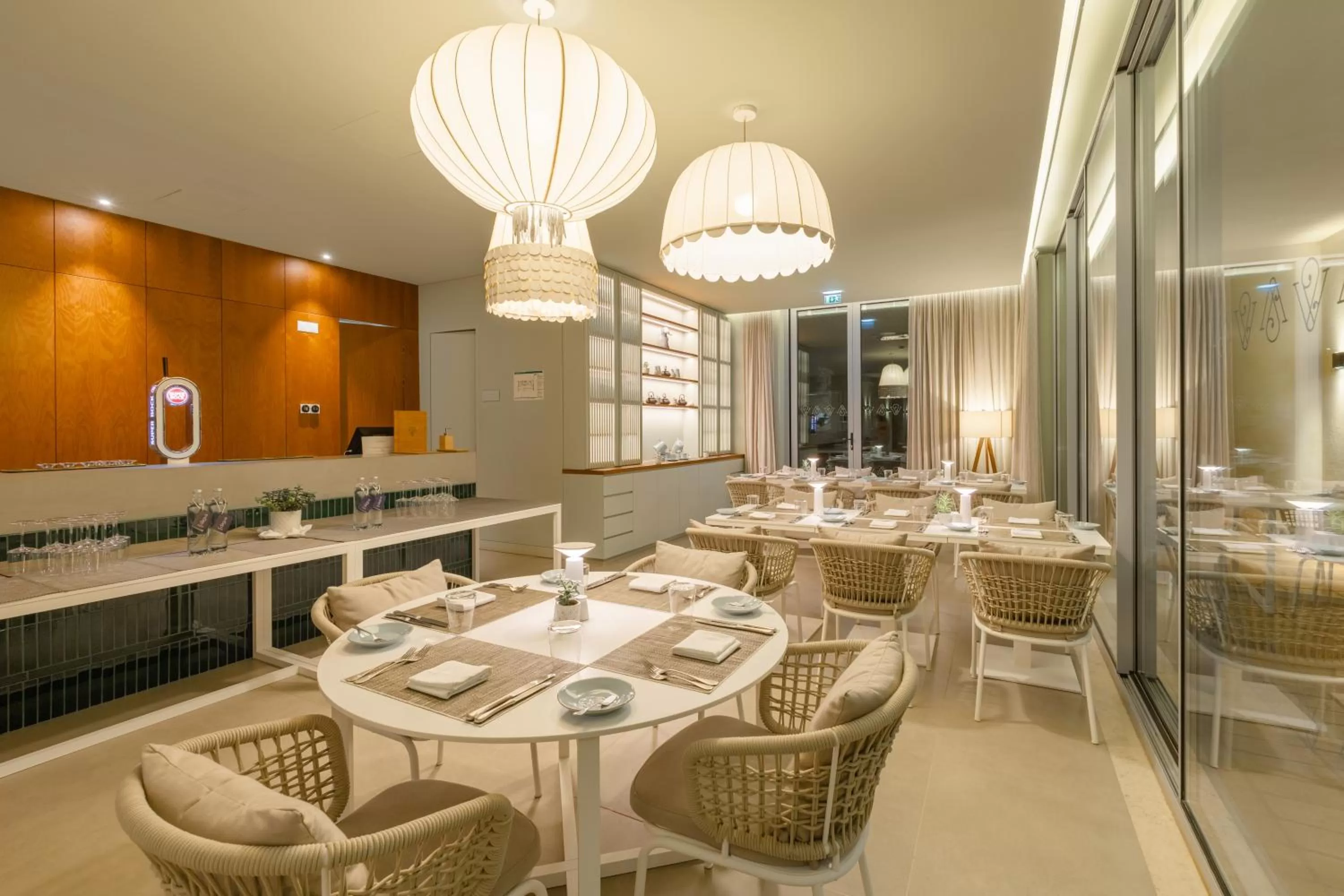 Restaurant/places to eat in White Shell Beach Villas