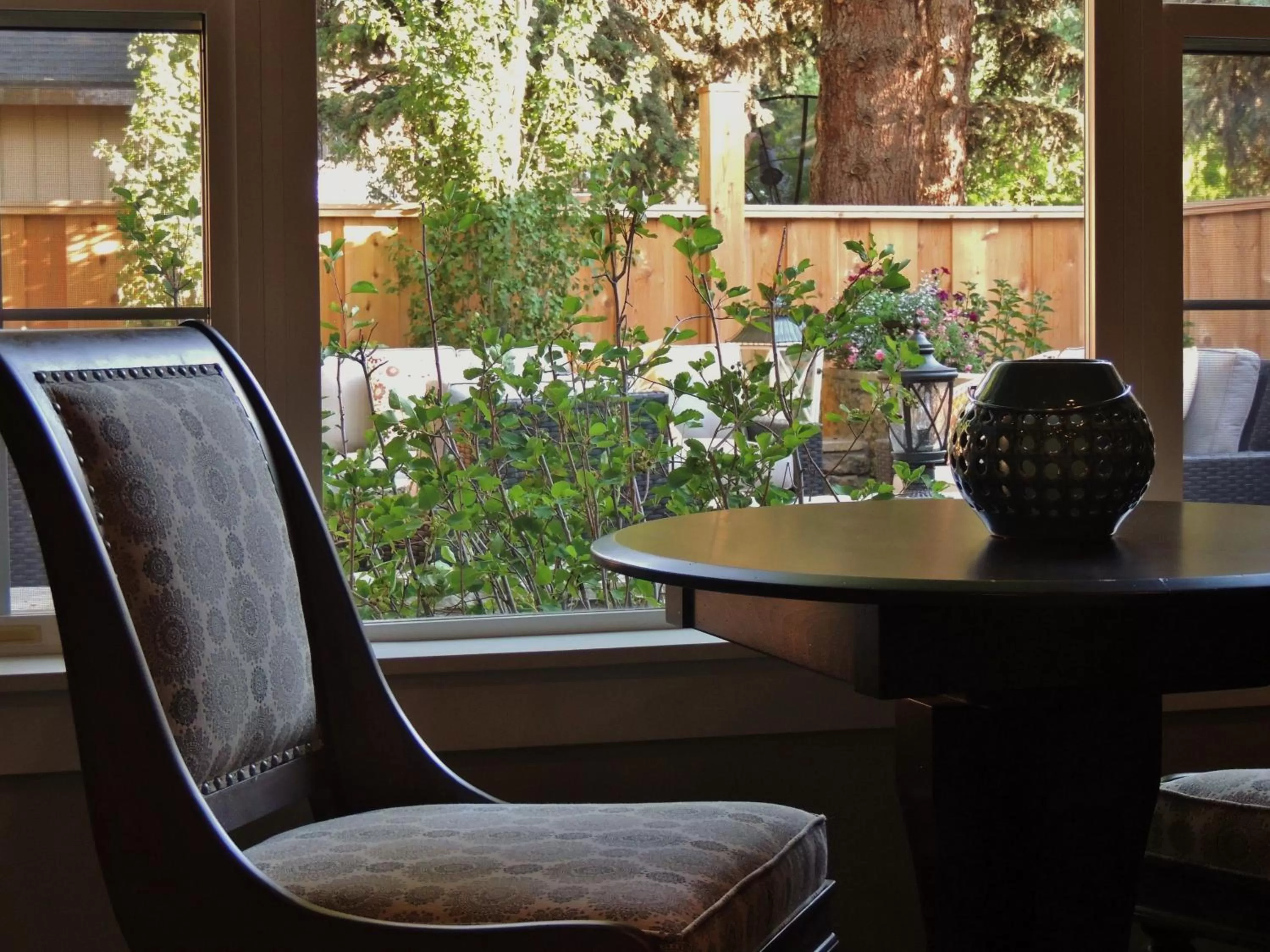 Dining area in Huff House Inn and Cabins