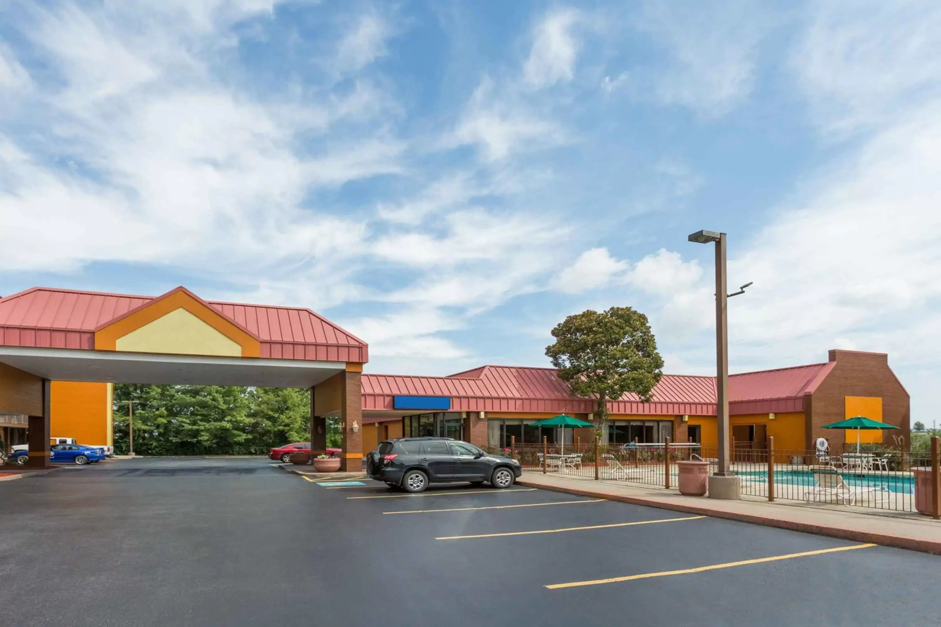 Property Building in Extended Stay America Suites - Bristol
