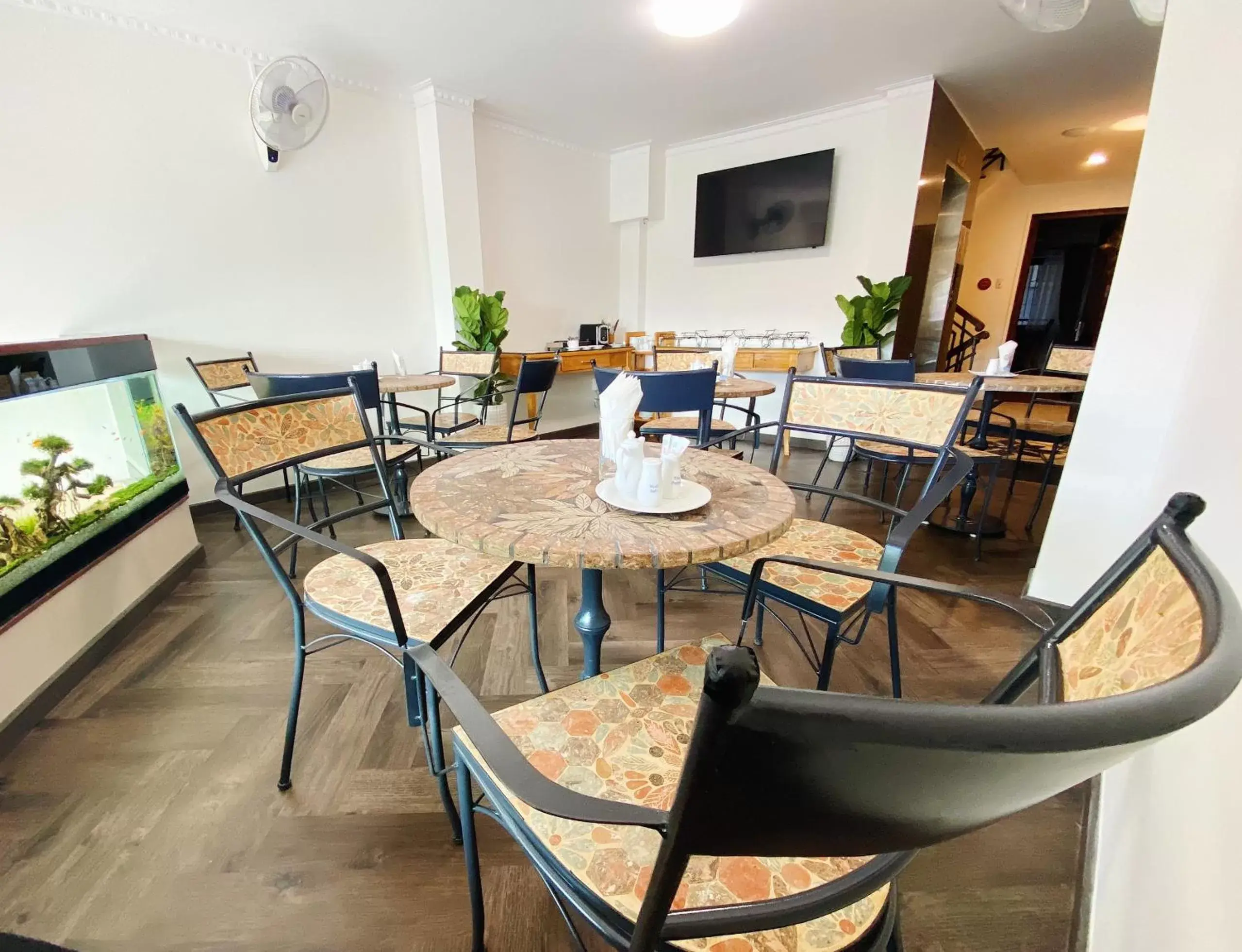 Restaurant/places to eat in Duc Vuong Saigon Hotel - Cao Thang Restaurant/places to eat in Duc Vuong Saigon Hotel - Cao Thang