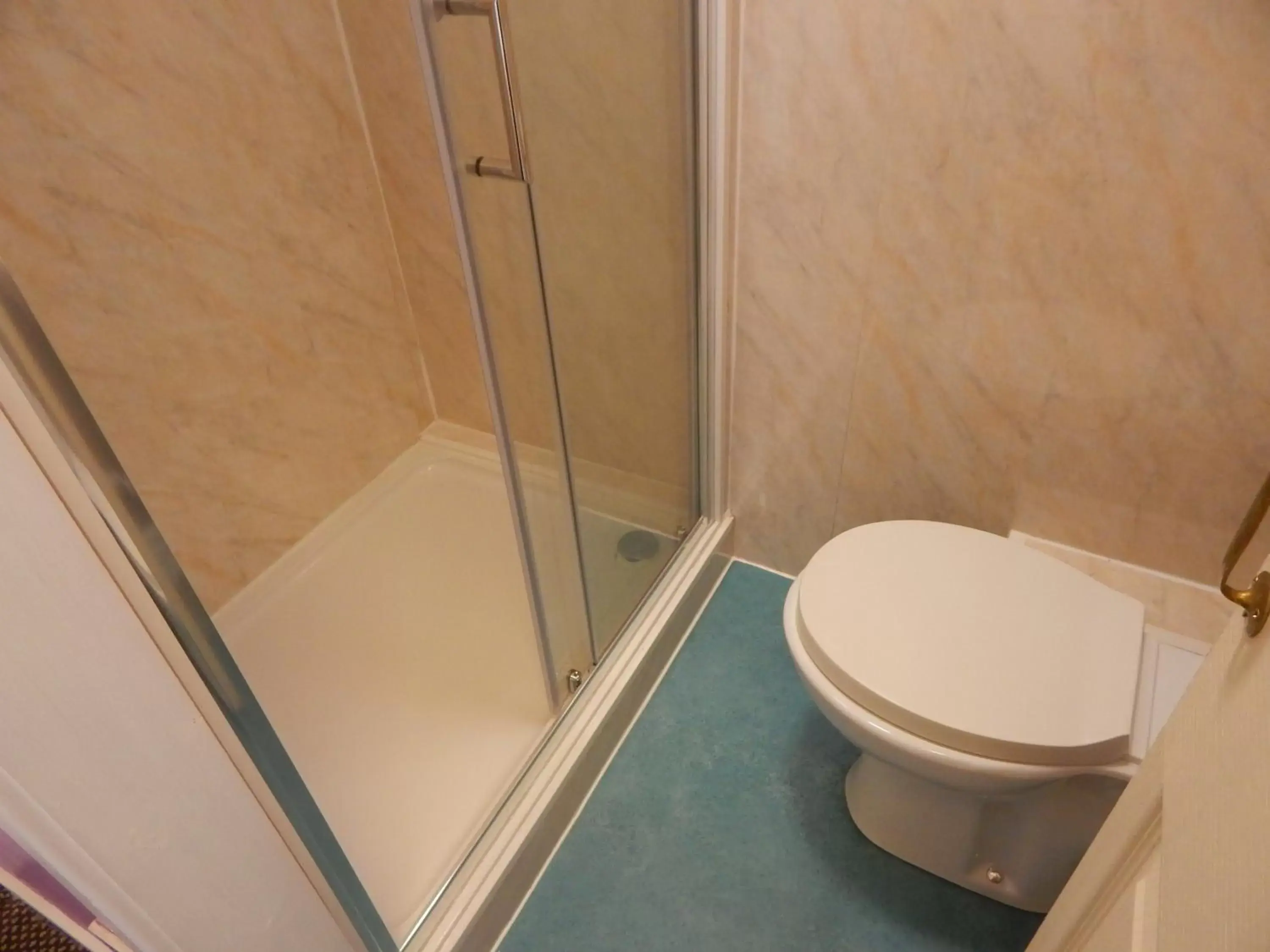 Bathroom in Llanryan Guest House