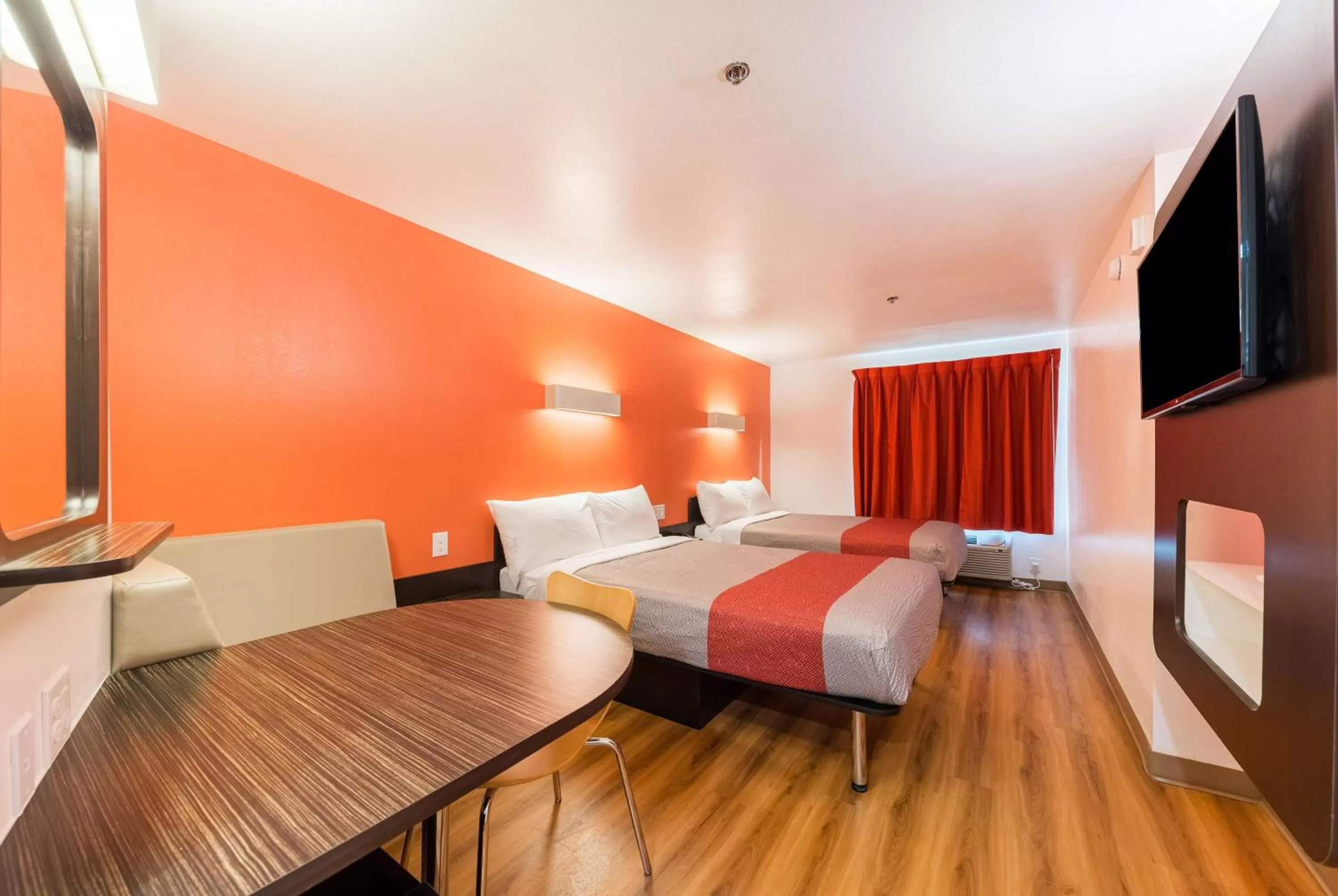 Photo of the whole room, Bed in Motel 6 Fort Worth, TX - North - Saginaw