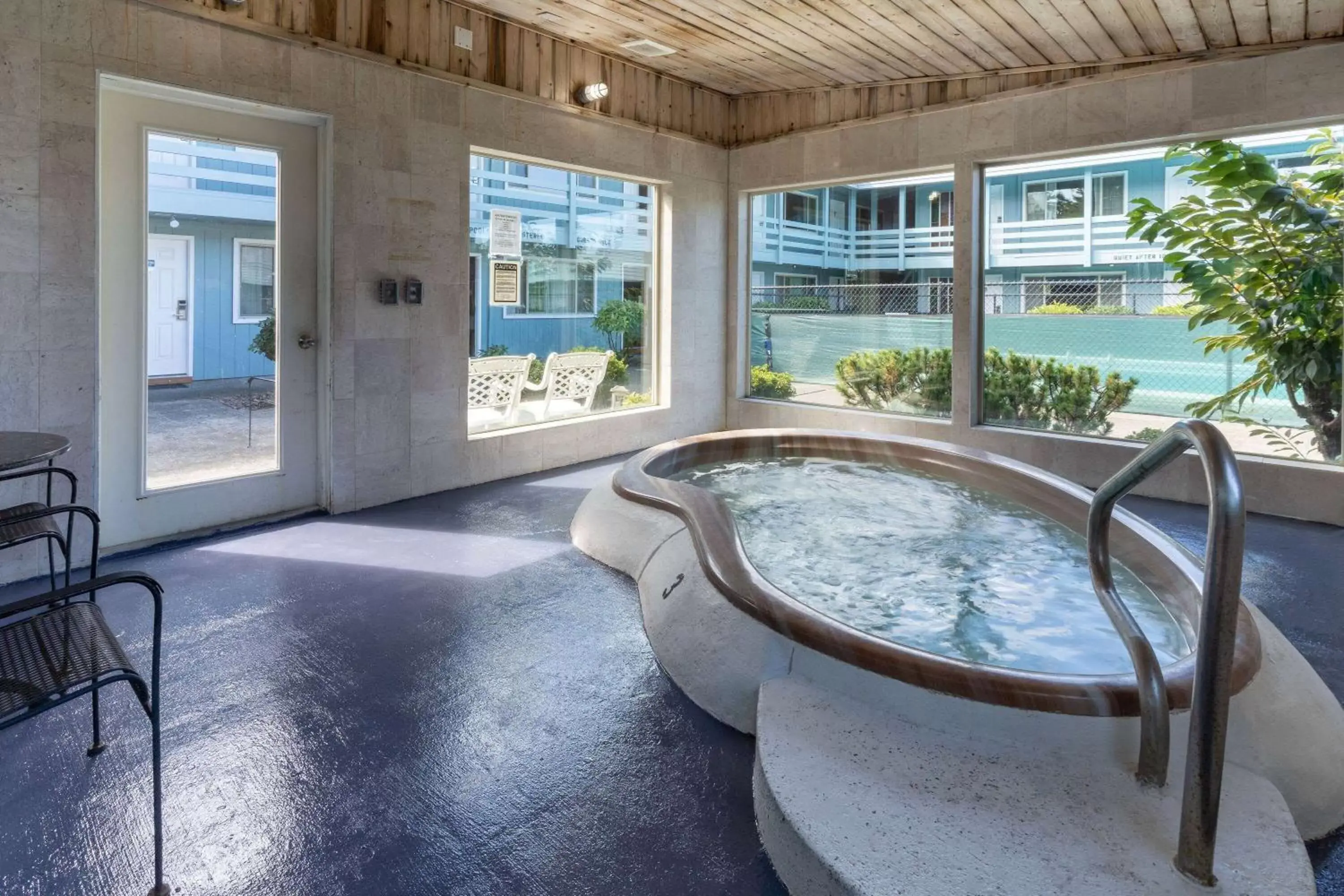 Hot Tub, Swimming Pool in Travelodge by Wyndham Florence