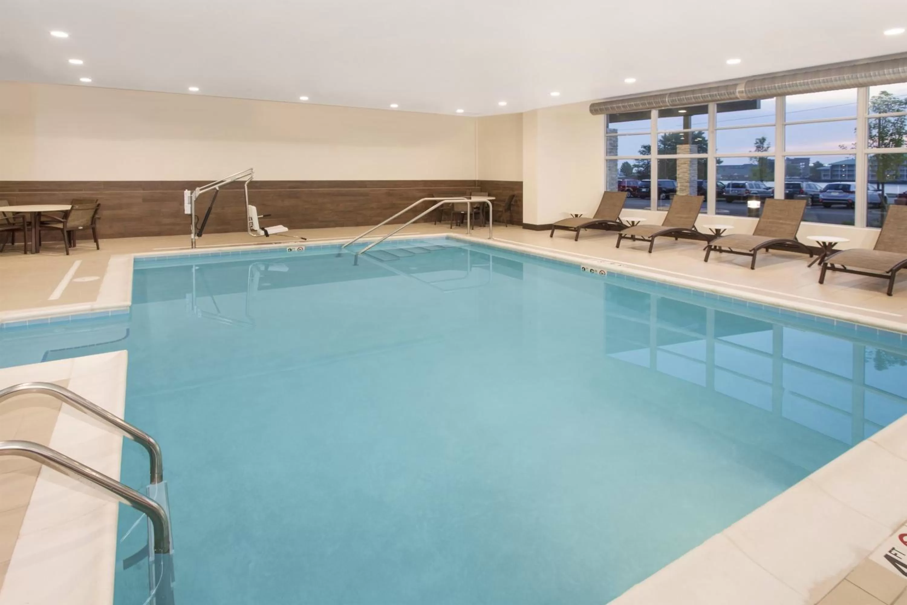 Swimming pool in Holiday Inn Express & Suites Sandusky by IHG