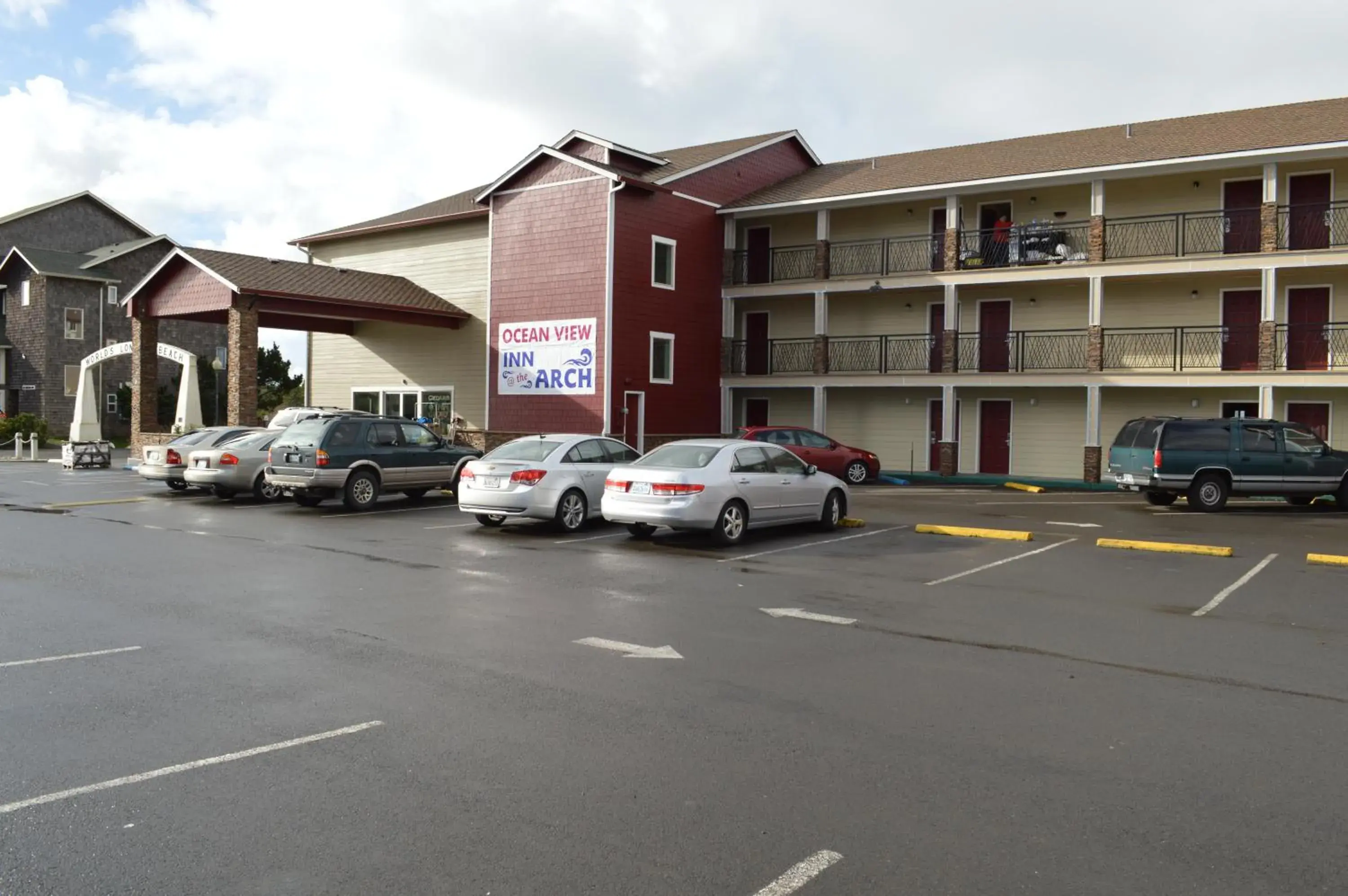 Facade/entrance, Property Building in Oceanview Inn at the Arch