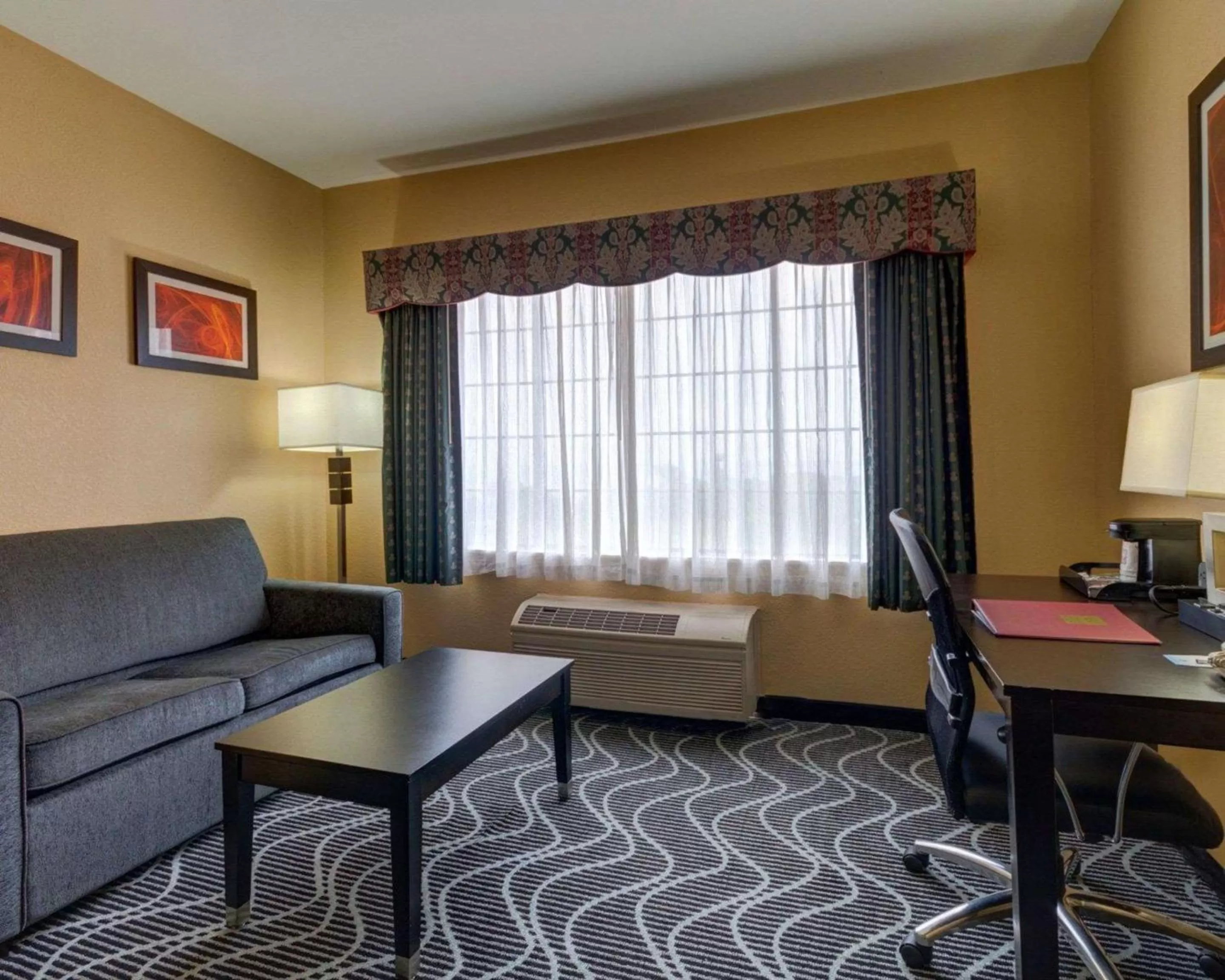 Photo of the whole room in Comfort Suites Lake Ray Hubbard