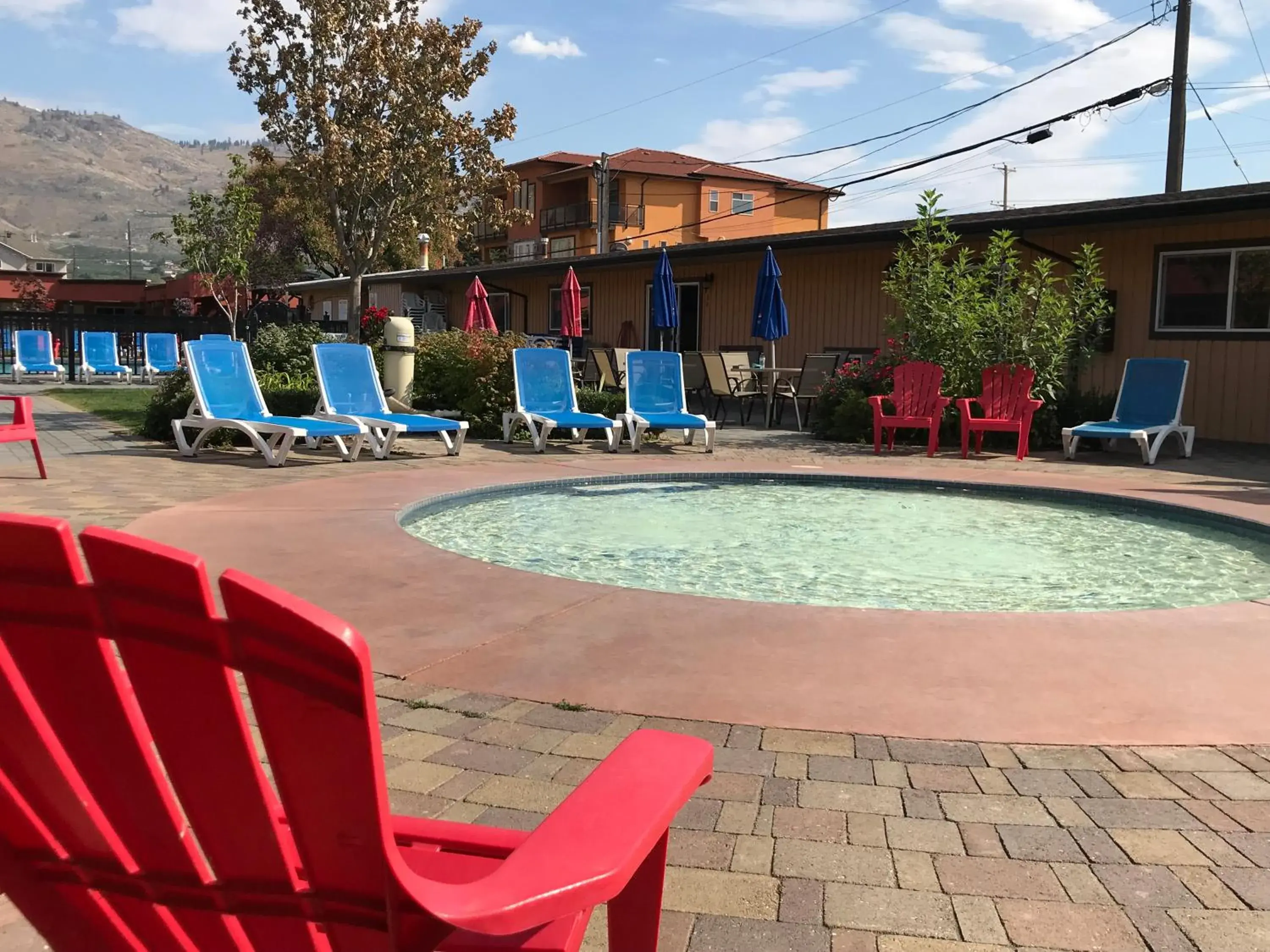 Swimming Pool in Sahara Courtyard Inn Osoyoos