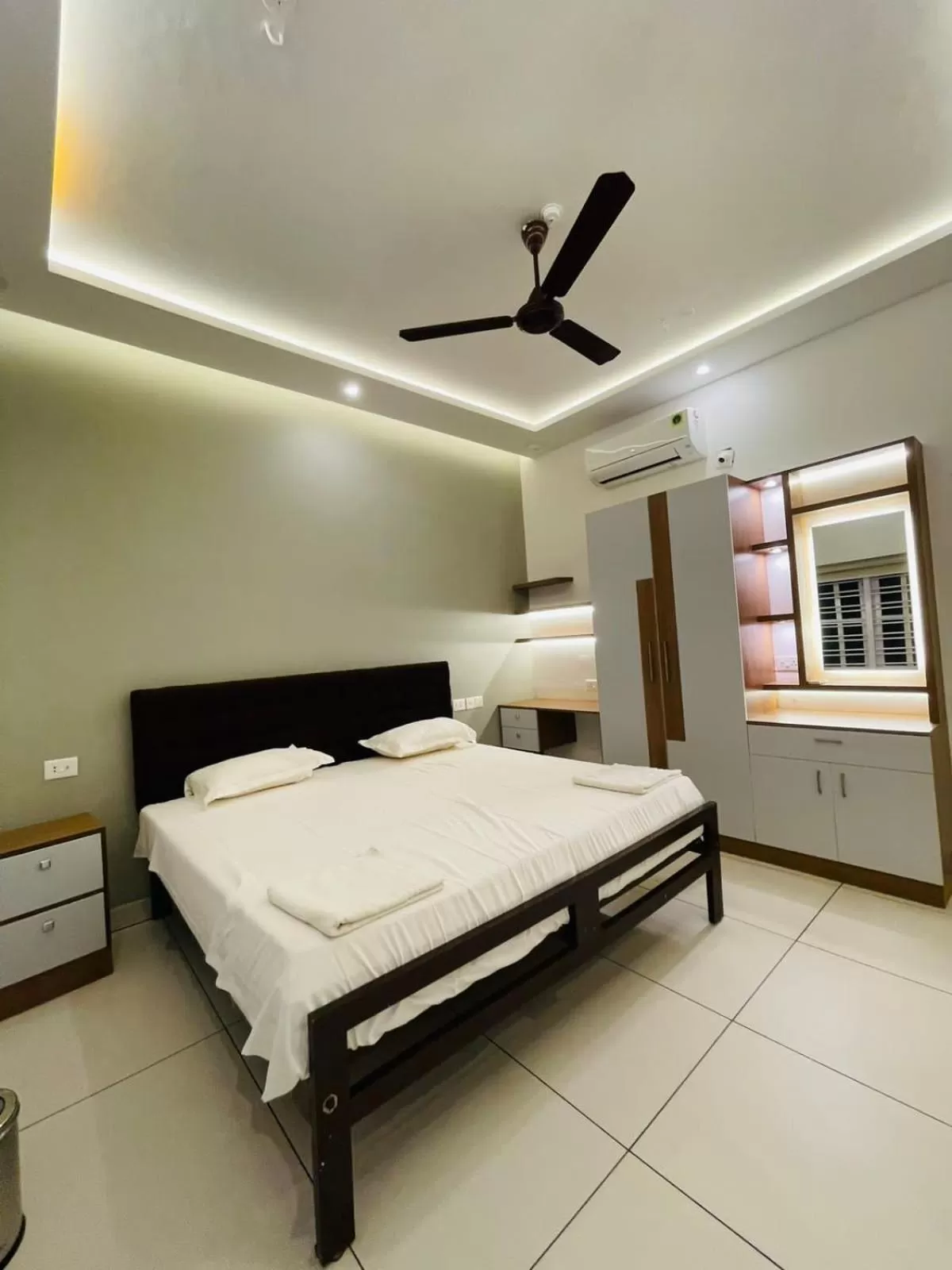 Bed in Garden Bay Resort