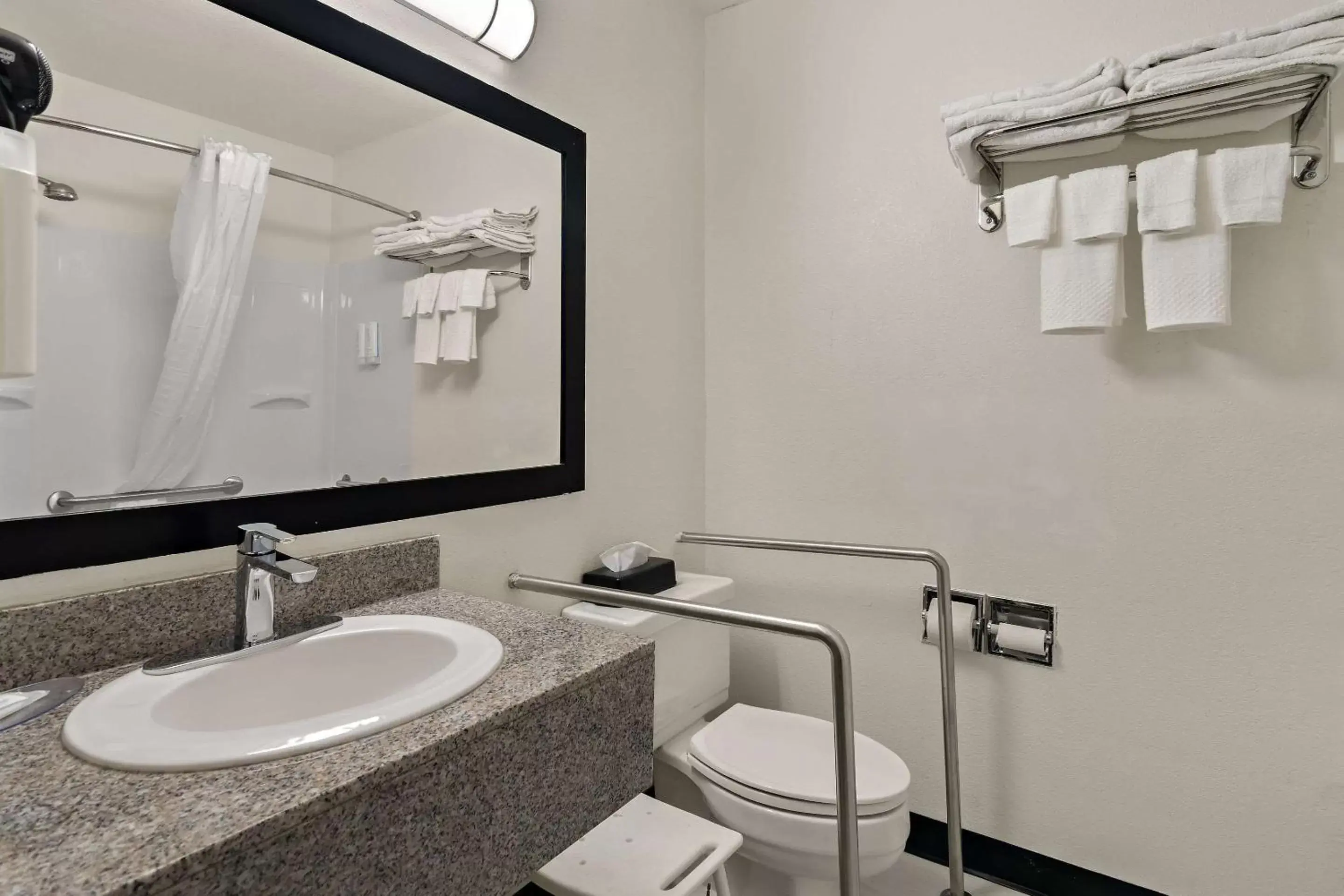 Bedroom, Bathroom in Rodeway Inn Bloomington - Normal near I-55 and University