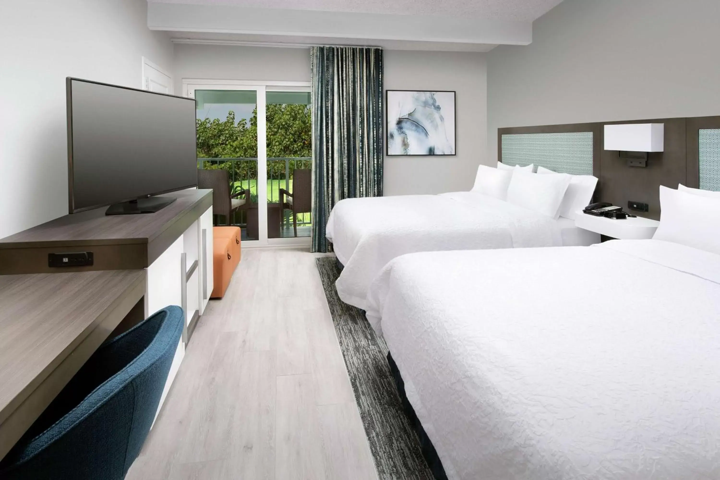 Bedroom, Bed in Hampton Inn Marathon - Florida Keys