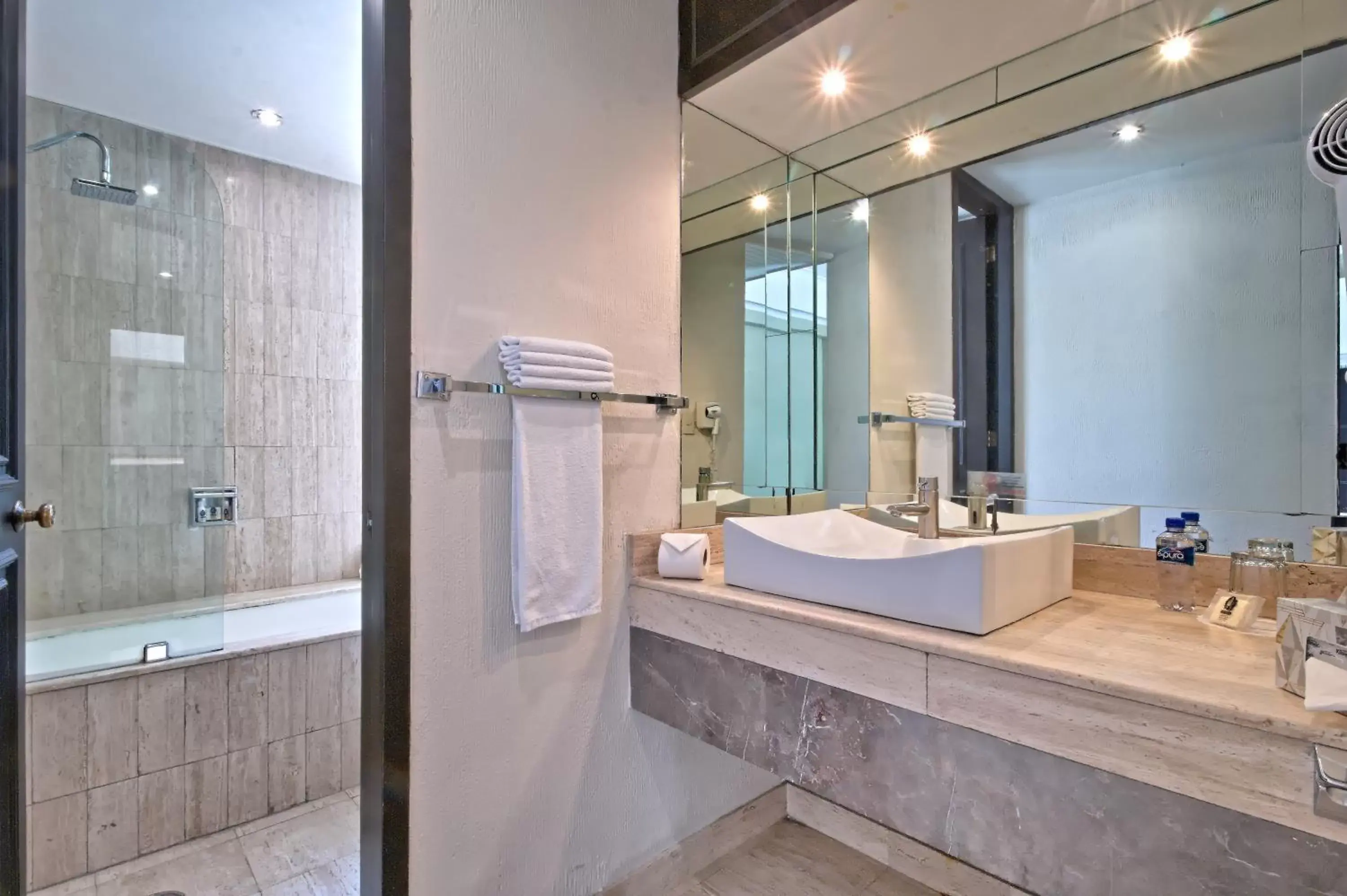 Shower, Bathroom in Hotel Imperial Reforma