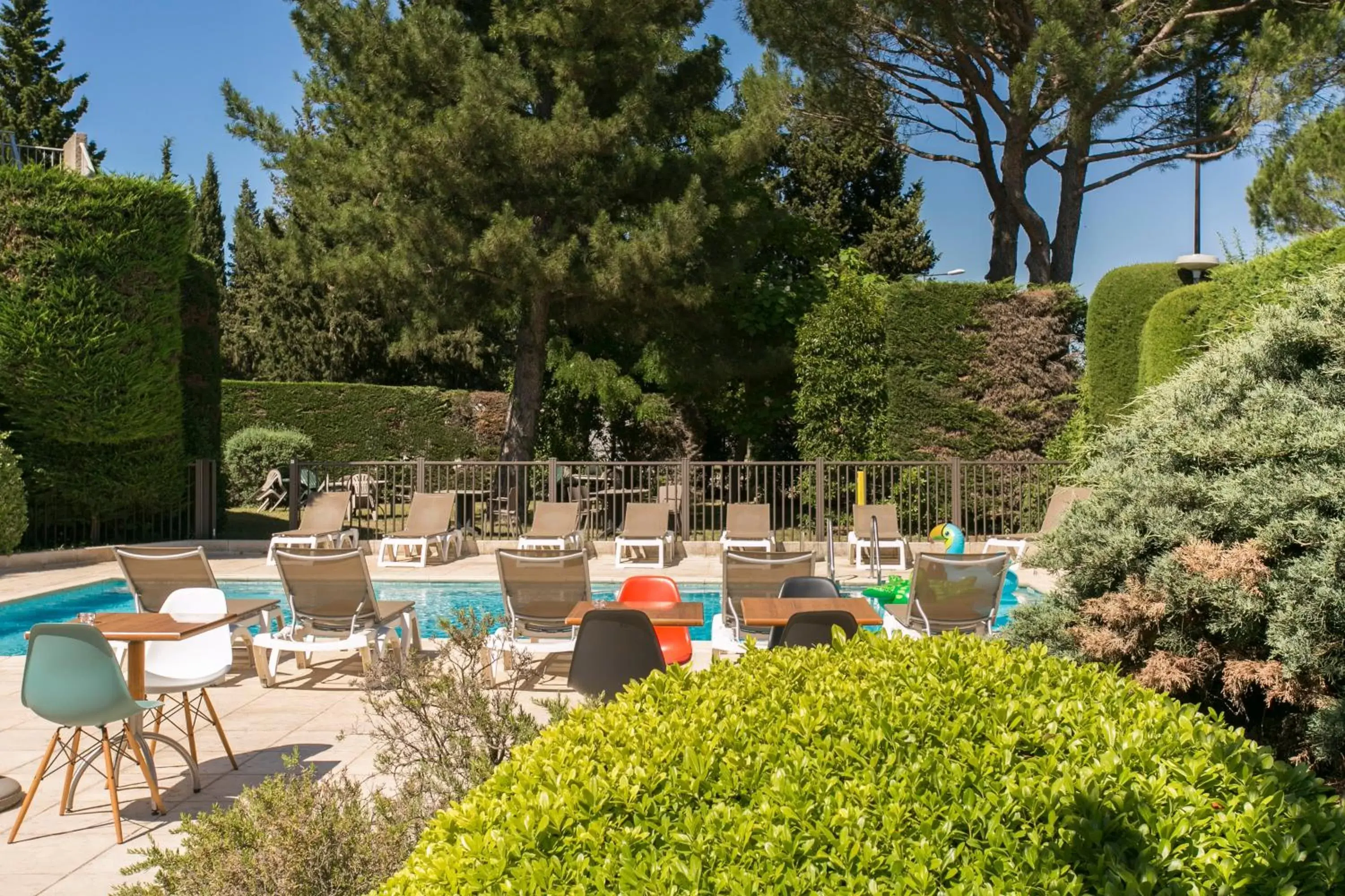 Patio, Swimming Pool in ibis Avignon Sud