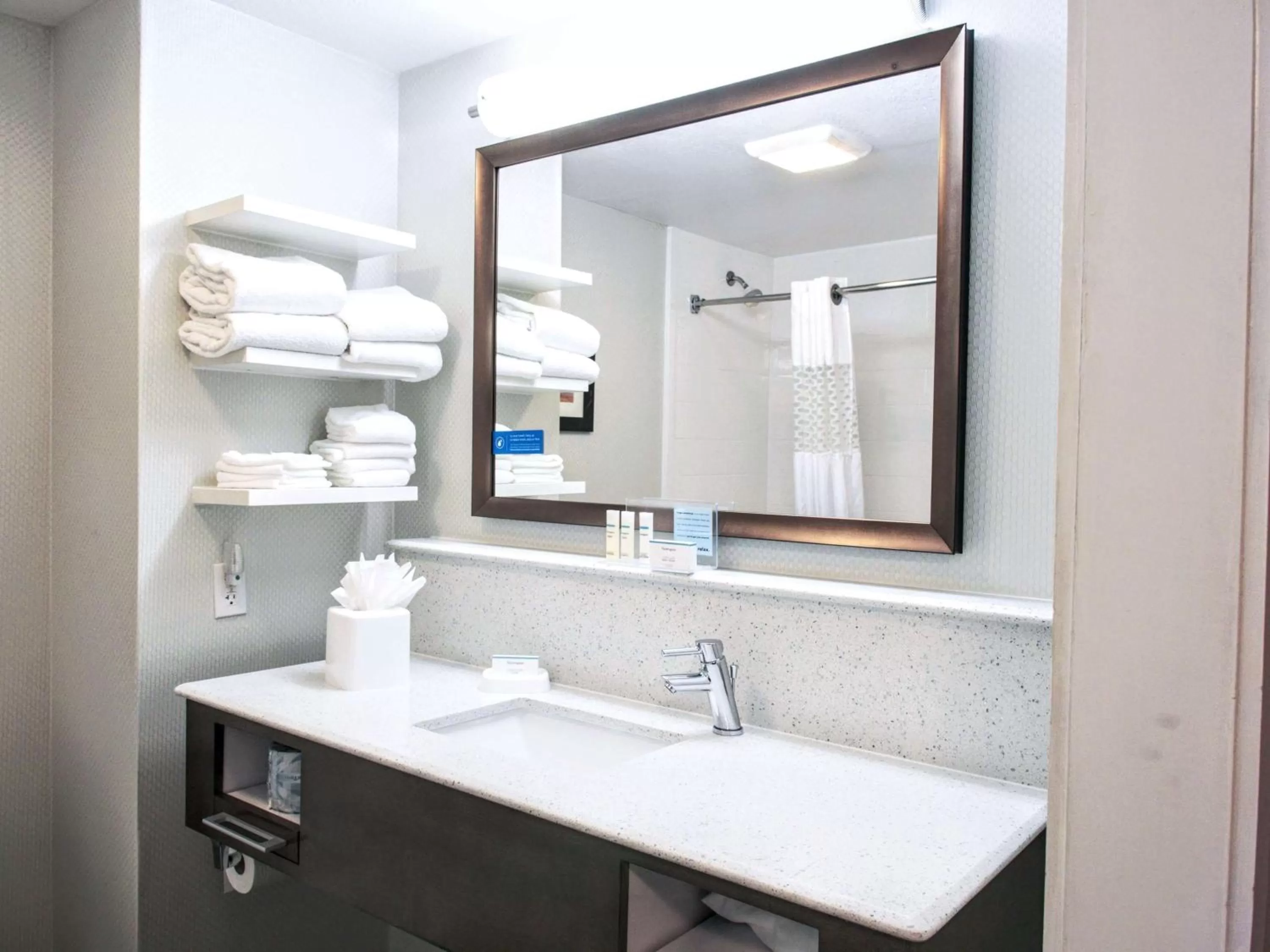 Bathroom in Hampton Inn Edmond