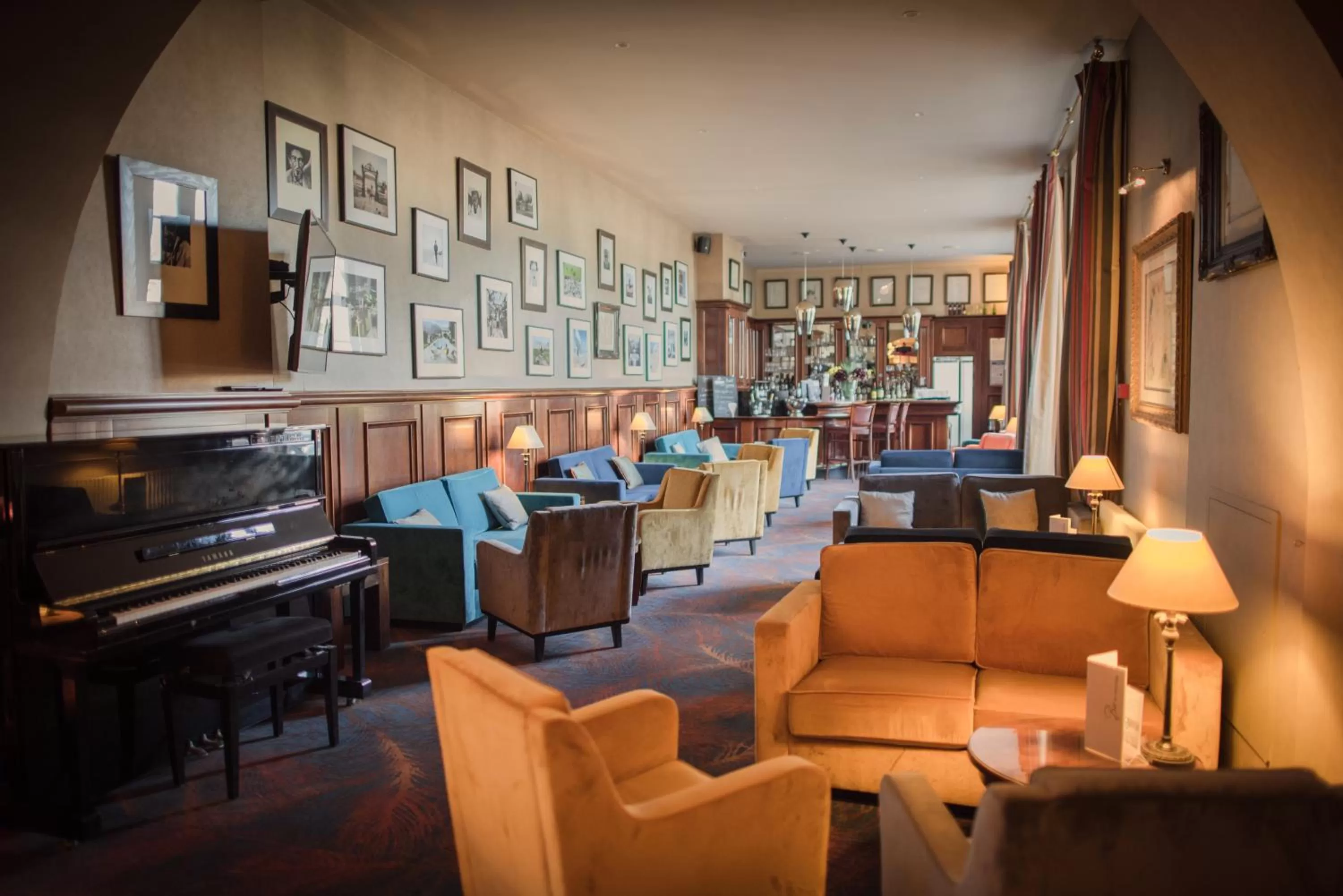 Lounge or bar in Best Western Hôtel Hermitage
