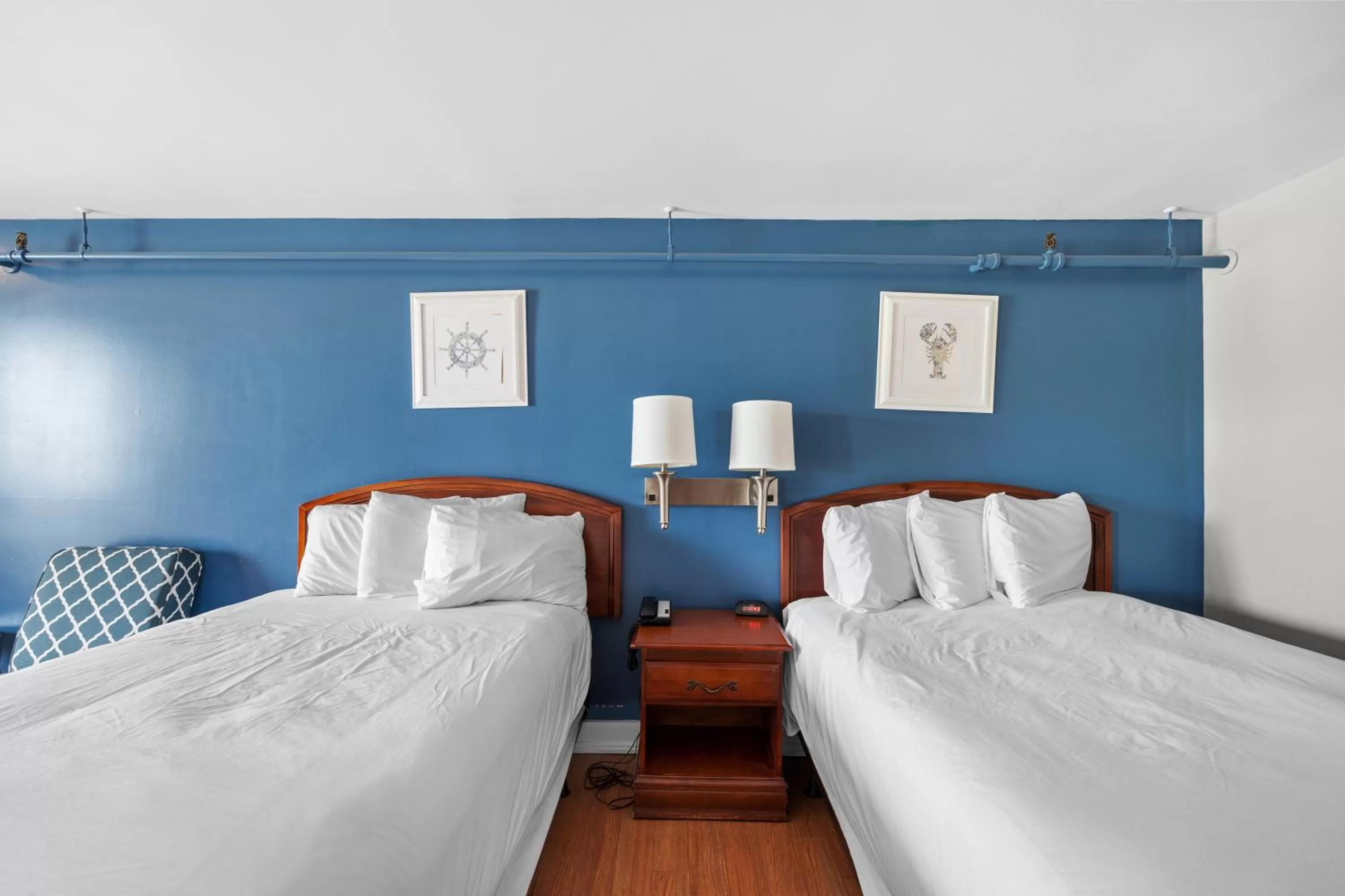 Property building, Bed in Trade Winds Inn