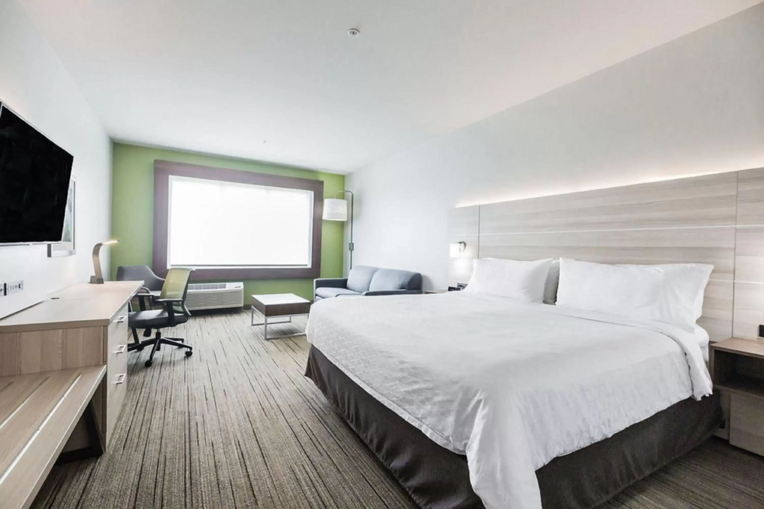 Photo of the whole room, Bed in Holiday Inn Express & Suites Edmonton N - St Albert, an IHG Hotel