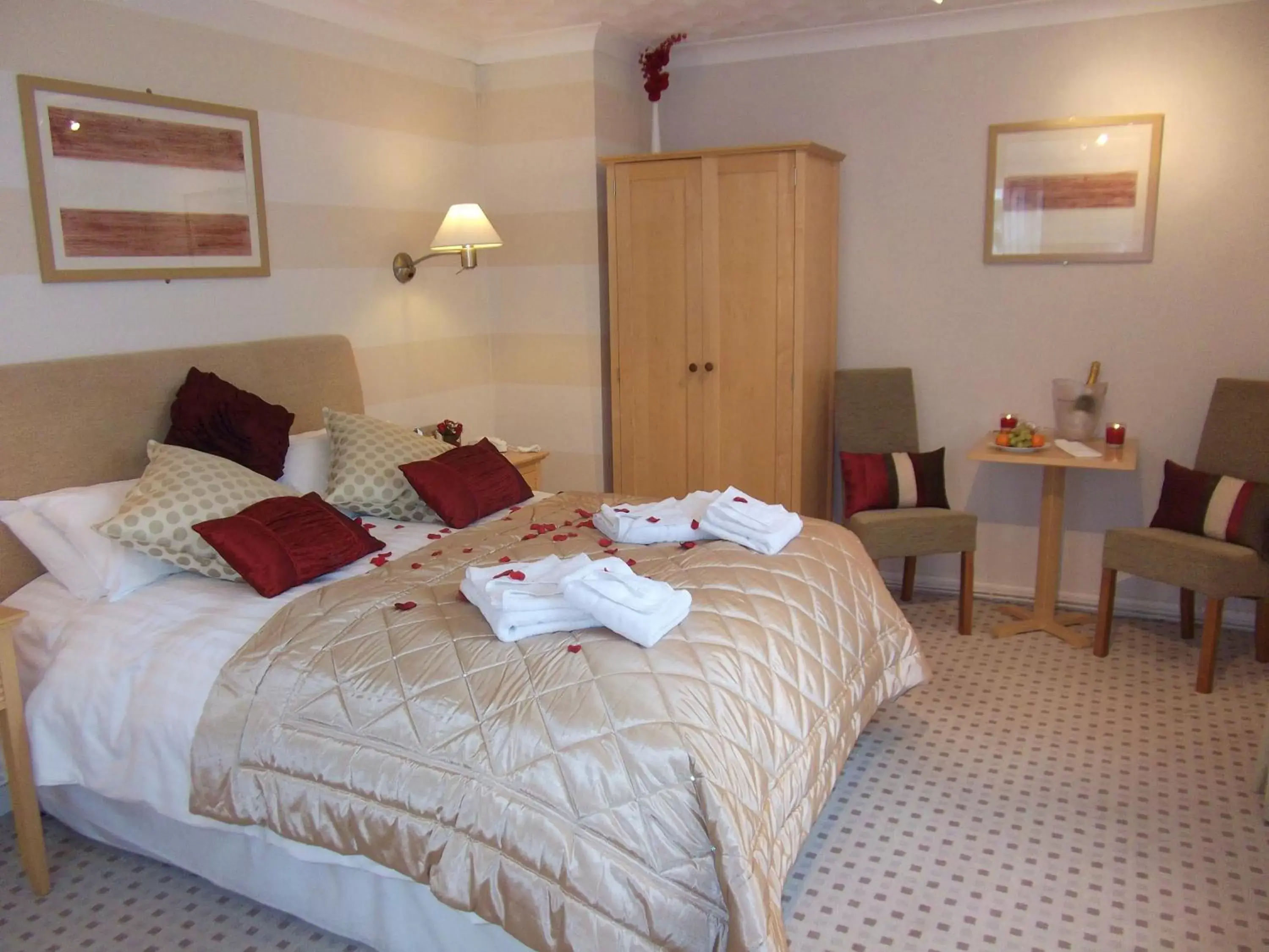 Bedroom, Bed in Ashburnham Hotel