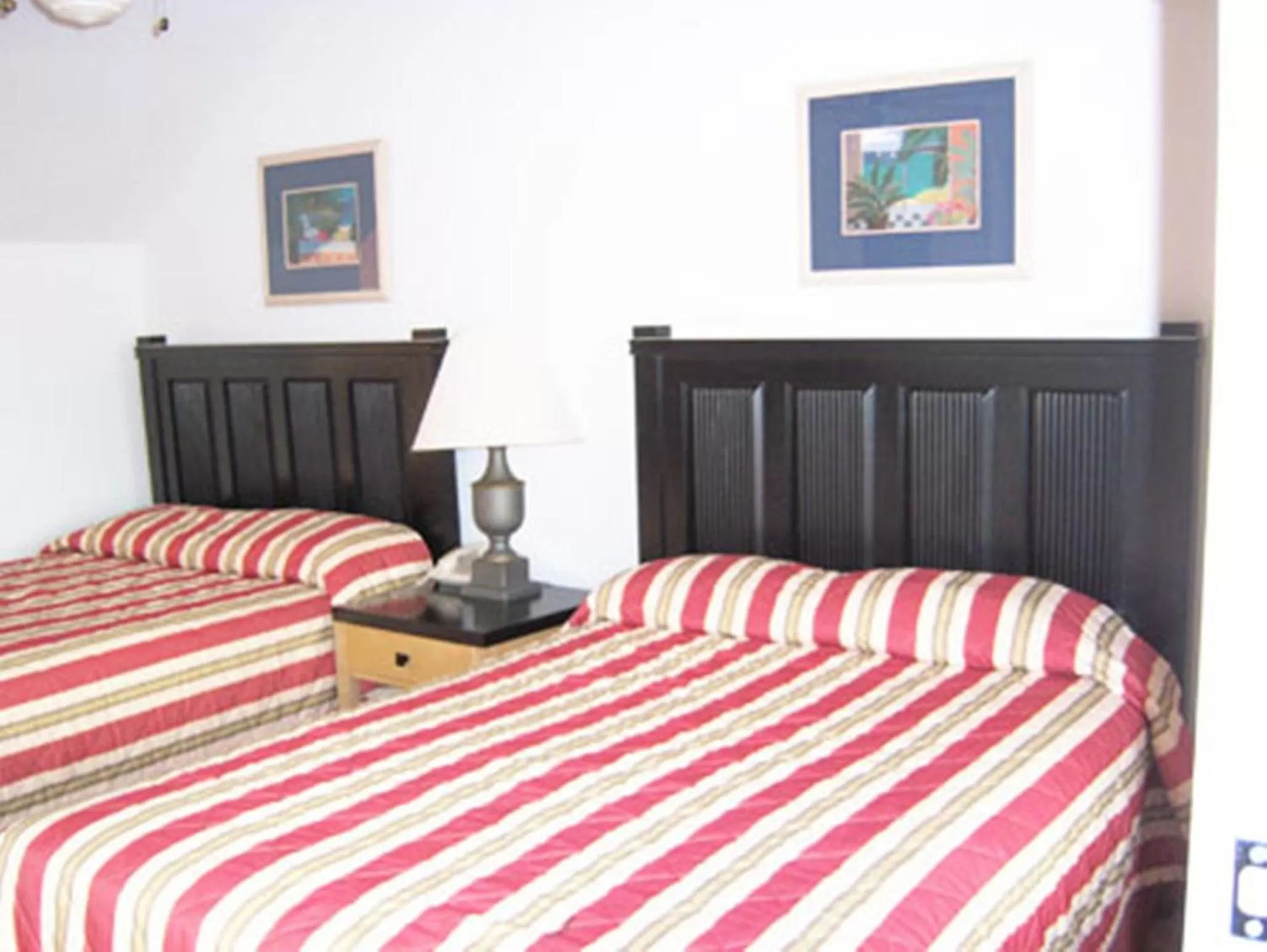 Bed in Lake Roy Beach Inn - Winter Haven