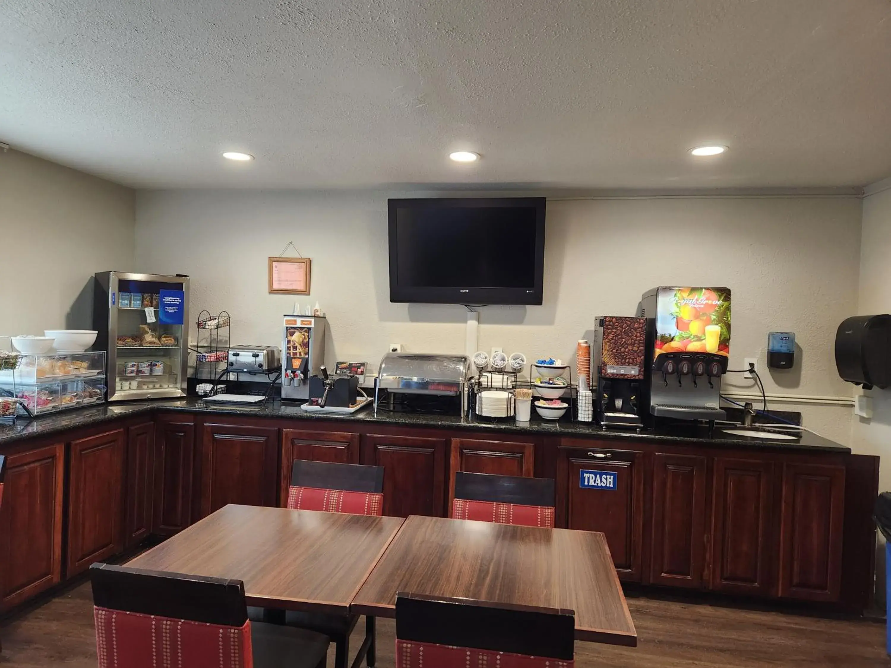 Coffee/tea facilities, Restaurant/Places to Eat in Comfort Inn Yreka I-5