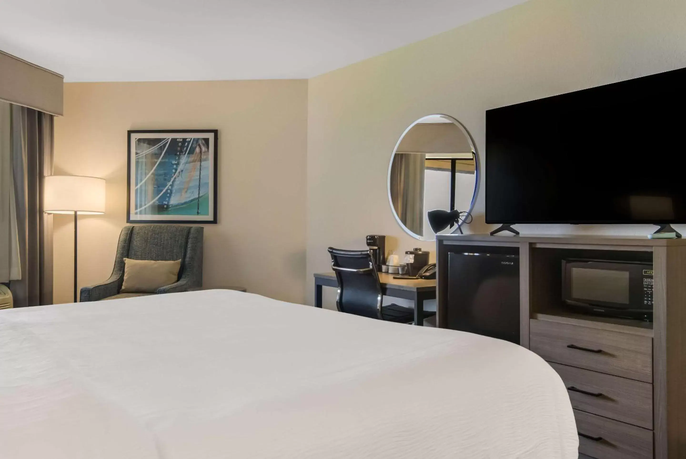 Bedroom, Bed in The Inn on Maritime Bay, Ascend Hotel Collection