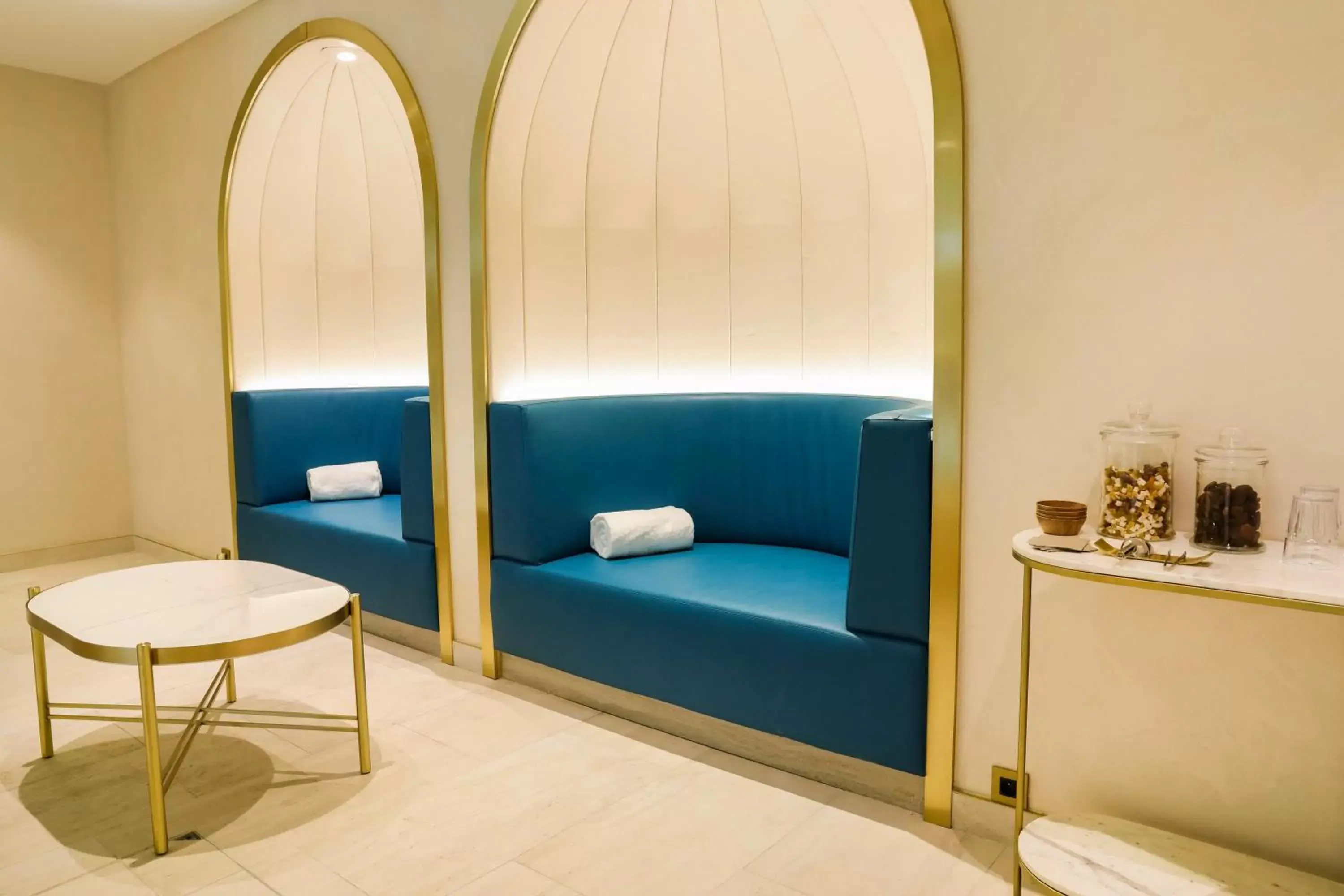 Massage, Bed in Maison Albar Hotels - Le Vendome