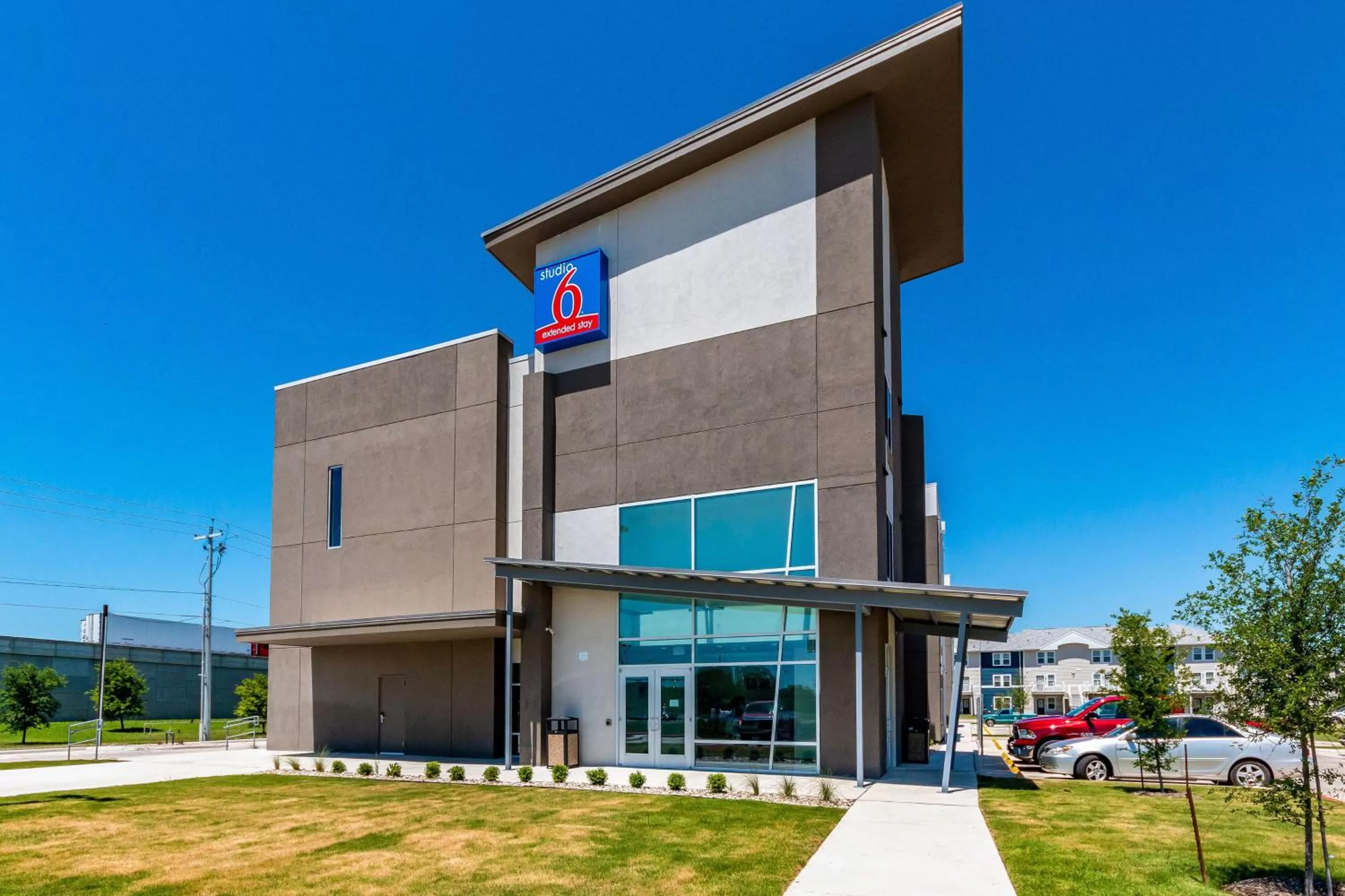 Property building in Studio 6-San Marcos, TX