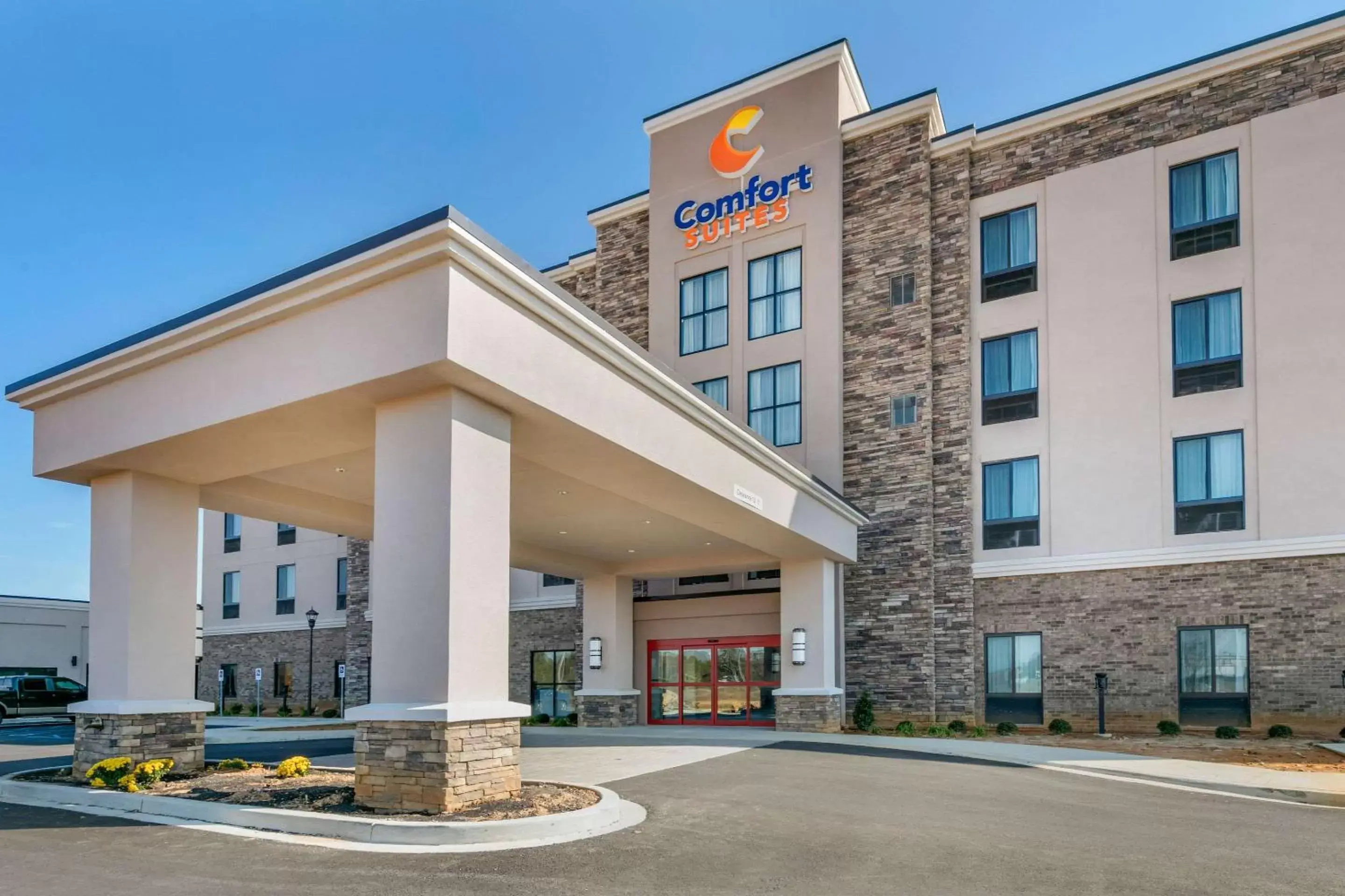 Property building in Comfort Suites