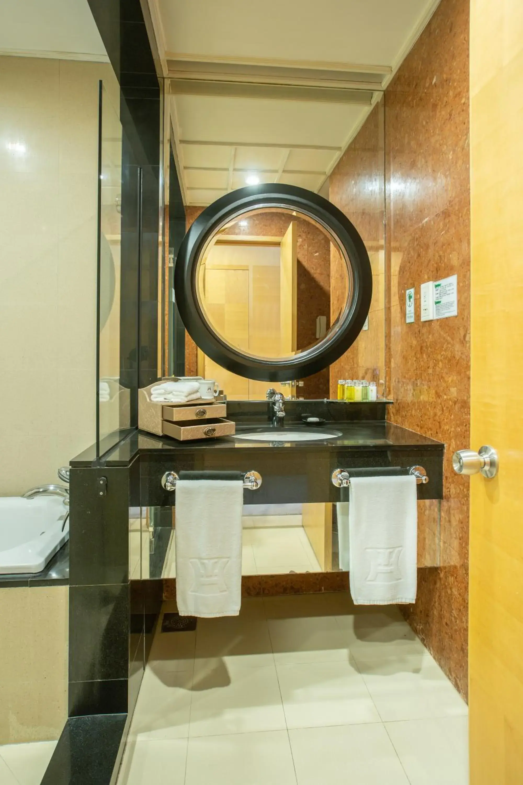Toilet, Bathroom in Shantou Junhua Haiyi Hotel