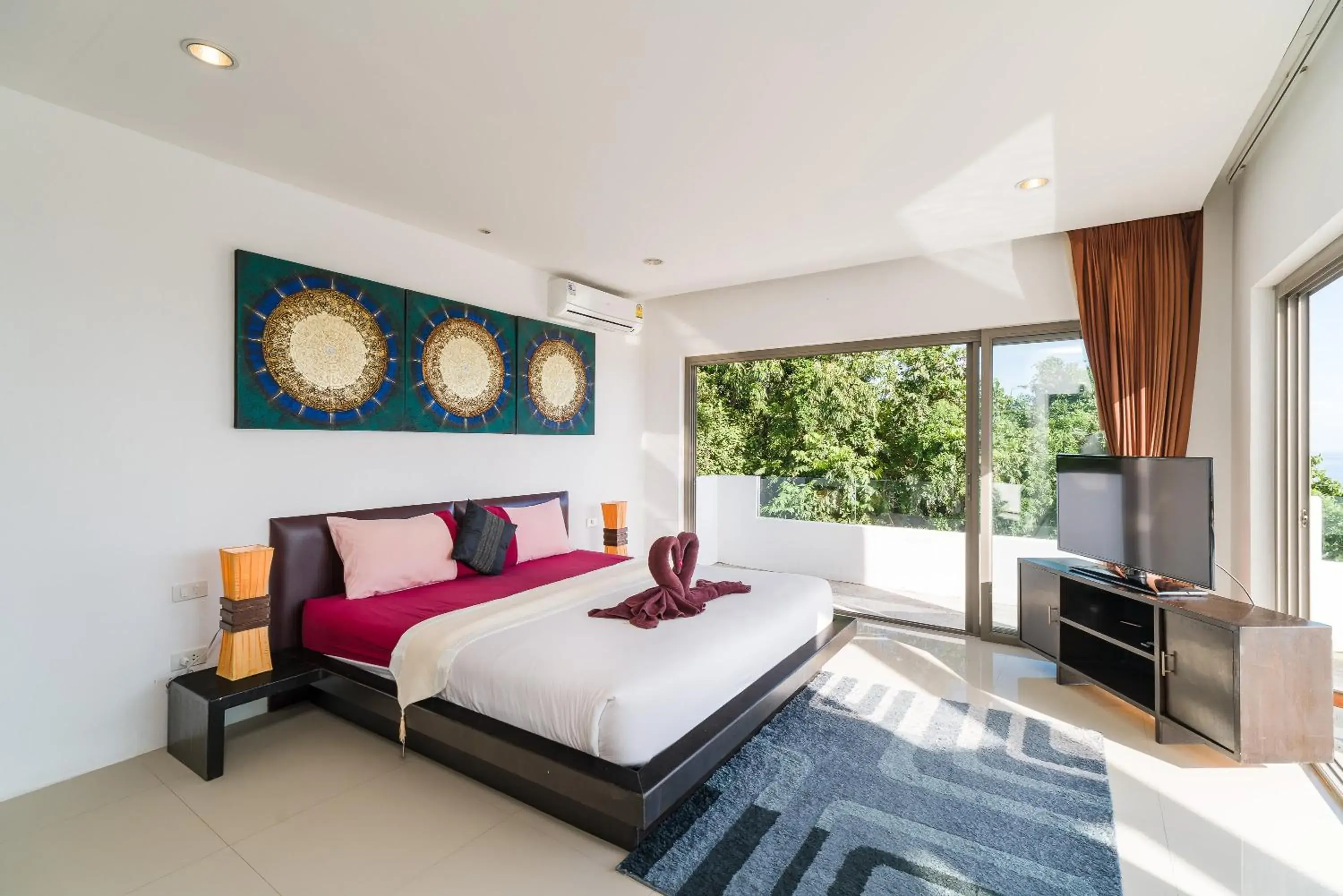 Bed in Tropical Sea View Residence