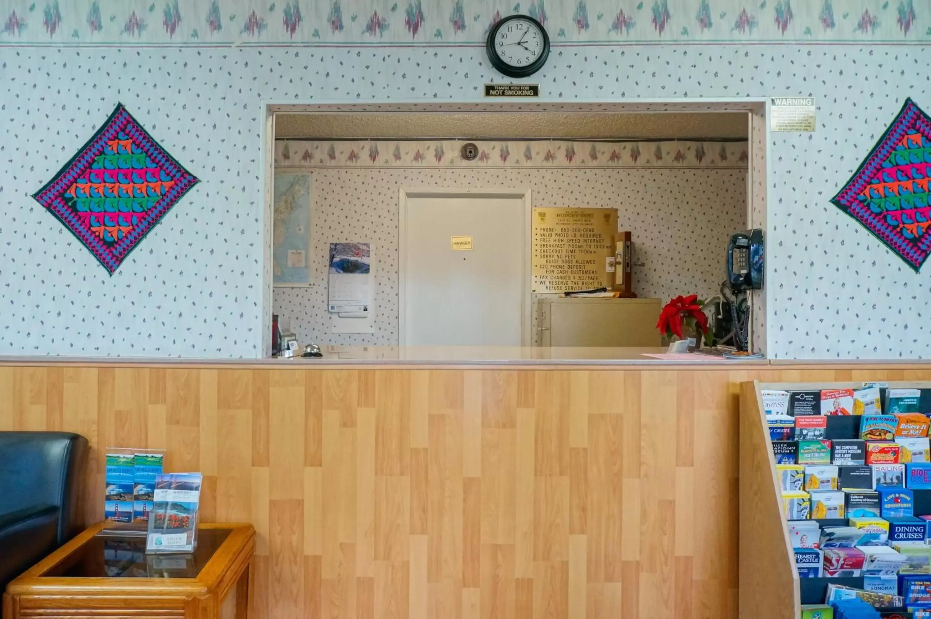 Lobby or reception in Budget Inn Redwood City Lobby or reception in Budget Inn Redwood City