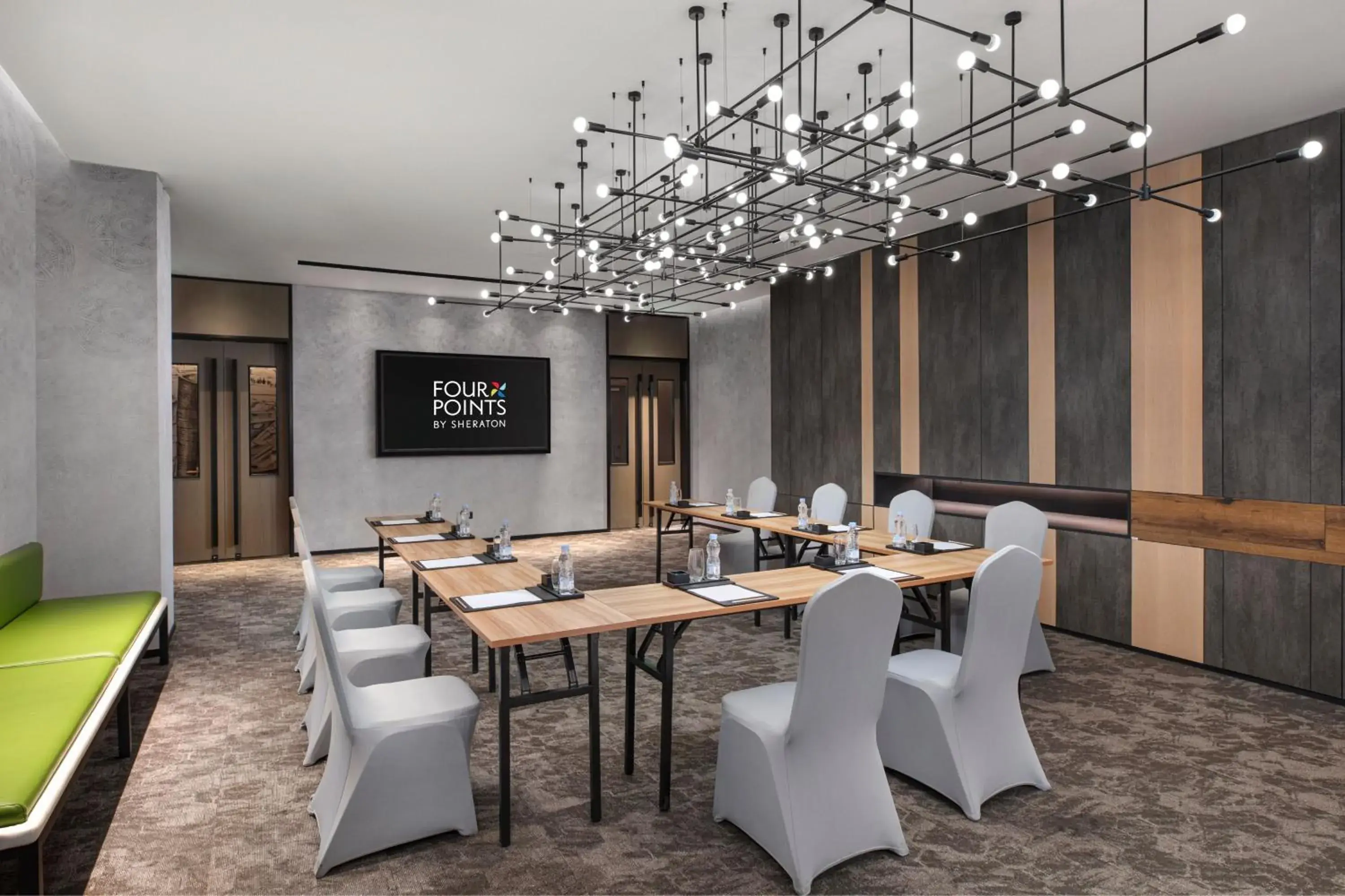 Meeting/conference room in Four Points by Sheraton Shanghai Hongqiao