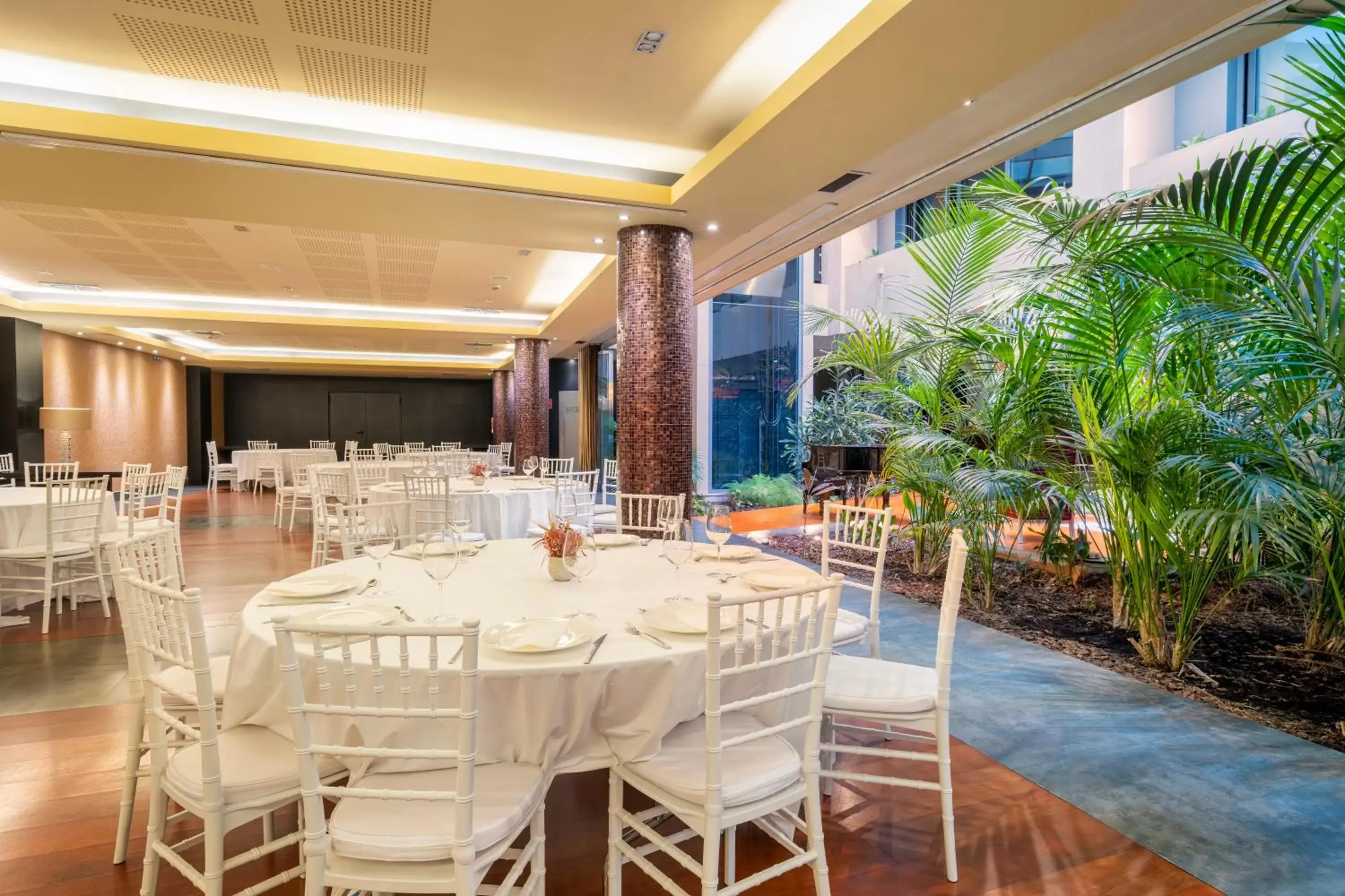 Banquet/Function facilities, Restaurant/Places to Eat in Iberik Santo Domingo Plaza Hotel