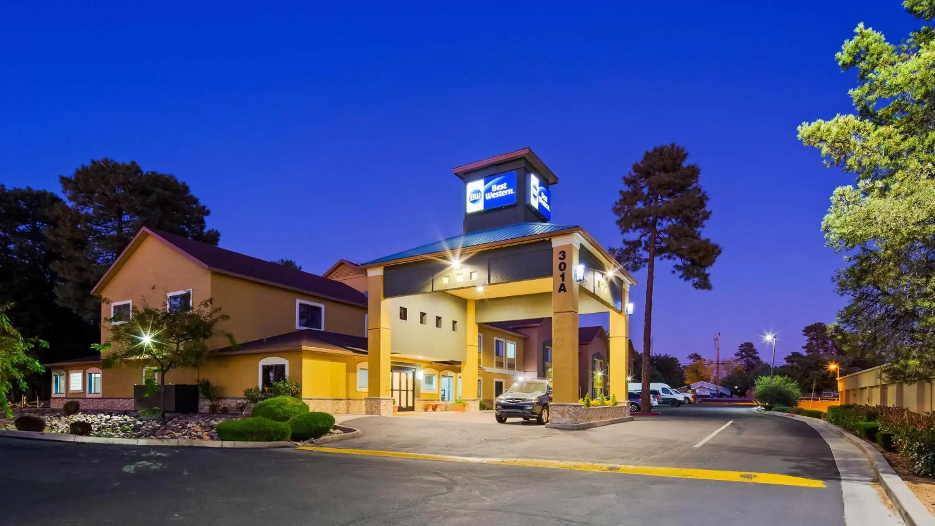 Property Building in Best Western Inn of Payson